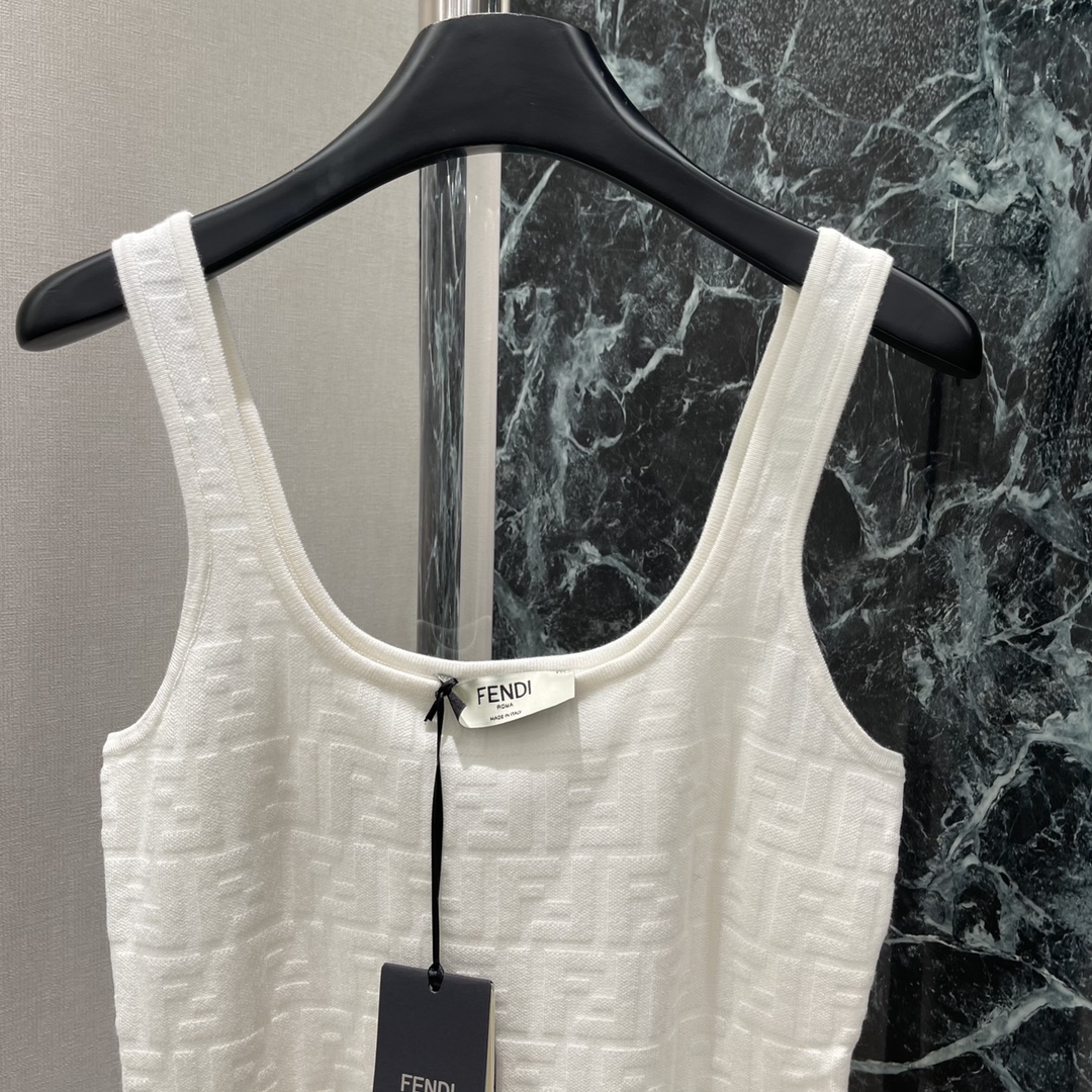 （吊带裙）
FD 25早秋新款 提花针织吊带裙 大身通体双F字母提花点缀碰撞出老钱风格调性 经典配色打造