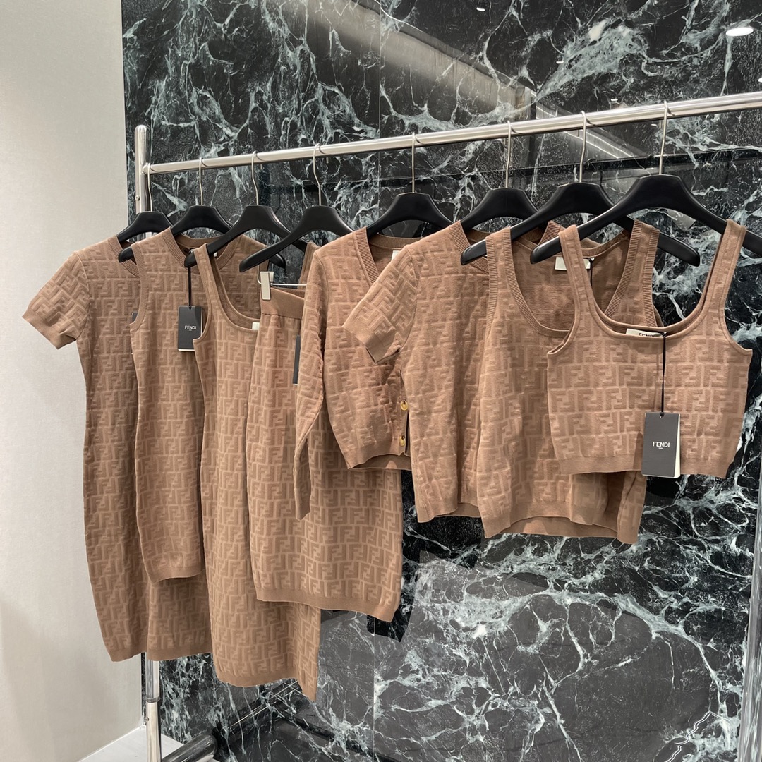 （吊带裙）
FD 25早秋新款 提花针织吊带裙 大身通体双F字母提花点缀碰撞出老钱风格调性 经典配色打造