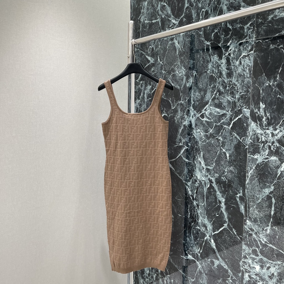 （吊带裙）
FD 25早秋新款 提花针织吊带裙 大身通体双F字母提花点缀碰撞出老钱风格调性 经典配色打造