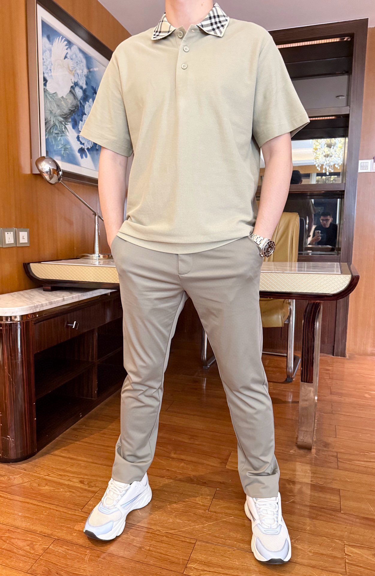 NO:515723,Burberry - the latest hot trousers in 2025 are shipped, and the best-selling items in Europe and the United States!  Selected Italian imported Tianshi cotton fabric with a straight slim fit design, limited English on the waist side and plaid embellishment on the back pocket to highlight your taste. You are definitely worthy of it. Number 29-38 (model 173/130 wears 31, with Hong Kong Lane Crawford gift box packaging), alexander wang19860909博柏利-2025最新爆款西裤出货 欧美热销单品！精选意大利进口天丝棉面料搭配直筒修身设计,后腰侧的限定英文和后袋口的格纹点缀彰显品味 您绝对值得拥有.码数29-38（模特173/130穿31,配香港连卡佛礼盒包装）,,alexander wang,Men's clothing