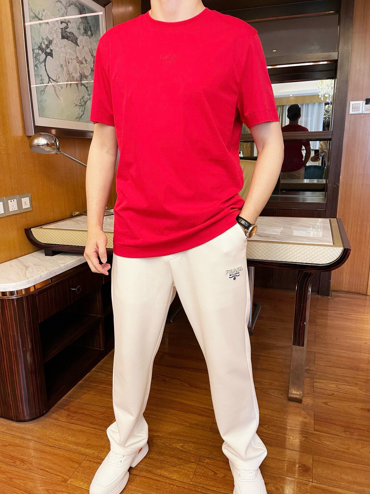 NO:515735,Dior-2025 counter latest hot T-shirt shipment, hot-selling items in European and American counters!  Selected Italian imported mercerized cotton fabrics with fashionable designs, exquisite brand logo on the chest to show the charm You are definitely worthy of having. Number 48-56 (model 173/130 wears 48, with Hong Kong Lane Crawford gift box packaging), dior,tees, t-shirt,alexander wang19860909迪奥-2025专柜最新爆款T恤出货 欧美专柜热销单品！精选意大利进口丝光精棉面料搭配时尚的设计,胸前精致的品牌标志彰显韵味 您绝对值得拥有.码数48-56（模特173/130穿48,配香港连卡佛礼盒包装）,,dior,tees，t-shirt,alexander wang,Men's clothing