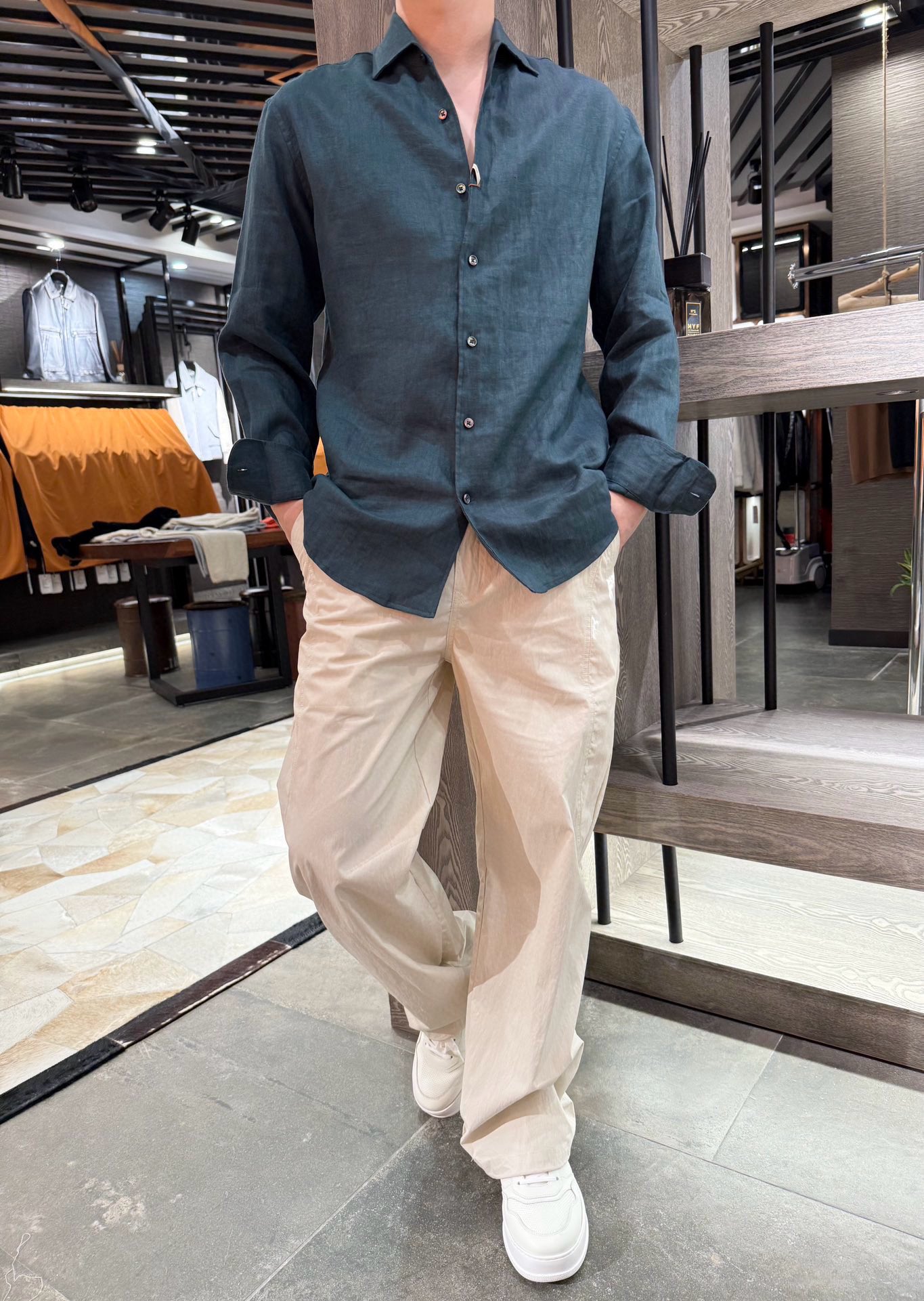 NO:515750,Alo-Fashionable wide-leg casual pants, light fabric, high-quality texture, super considerate design of elastic waist, adjustable legs, adaptable to various styles~ exquisite stitching on the side, full details, simple and fashionable, comfort and appearance are both online, easy to grasp the slack feeling Fabric 70 cotton nylon, S-2XL (model 180/140 wear M, with Hong Kong Lane Crawford gift box packaging),,alexander wang19860909Alo-时髦阔腿休闲裤,面料轻盈,质感高级,松紧腰设计超贴心,裤脚可调节,适配各种风格～侧边精致缝线,细节拉满,简约又时髦,舒适度与颜值双在线,轻松拿捏松弛感 面料70棉锦纶,码数S-2XL(模特180/140穿M,配香港连卡佛礼盒包装),,alexander wang,Men's clothing