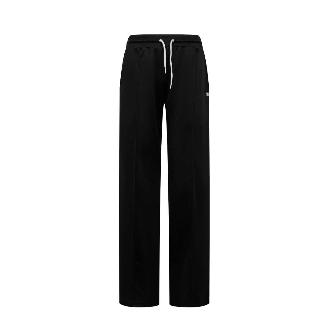 NO:519103,.Celine Arc de Triomphe trousers Custom regenerated double-sided silk, silky and delicate, as if gently caressing the dewdrops in the early morning, comfortable skin, the softness of the off-white and the depth of the black collided to each other, forming a strong visual impact, the contrasting string webbing on the side gives a unique sense of line, the iconic CELINE Arc de Triomphe embroidery is embroidered, full of recognition, outlined with smooth straight lines, completed from the waist to the trouser legs, interpreting the profound connotation of French elegance, rare wearable products, Craft 1 adopts imported machine embroidery technology, using advanced computer control systems and precision mechanical components to achieve Arc de Triomphe embroidery operation, high precision, smooth and delicate lines, Craft 2: Pure hand-free webbing tread craft, special hand-stitching method, sewing from the inner side of the webbing and trouser legs, by hidden threading and fine stitching  Make the webbing and trouser legs perfectly blend, giving a simple and smooth appearance. Craft 3: The fabric is washed, with better texture, not easy to deform, not easy to shrink, not easy to fade, maintaining long-term beauty, auxiliary materials, custom 1:1 Celine logo corns, custom 1:1 Celine logo tail clips, custom 1:1 webbing, custom 1:1 Celine trademark, fitting style, Size S M L XL,,celine,alexander wang19860909.Celine 凯旋门织带长裤 定制再生凝韵双面绸 丝滑细腻 仿佛轻抚过初晨的露珠 舒适贴肤 米白色的柔和与黑色的深邃相互碰撞 形成了强烈的视觉冲击 侧边撞色弦纹织带赋予了独特的线条感 标志性CELINE凯旋门刺绣为点缀 辨识度十足 以流畅的直筒线条勾勒 自腰部至裤脚一气呵成 诠释着法式优雅的深邃内涵 不可多得的穿搭臻品 工艺1采用进口机刺绣工艺 使用先进的计算机控制系统和精密的机械部件 实现凯旋门刺绣作业 精度高 线条流畅而细腻 工艺2: 纯手工无迹织带融边工艺 采用特殊的手工针法 从织带与裤脚的内侧进行缝合 通过隐藏走线和精细的缝合 使织带与裤脚完美融合 呈现出简洁流畅的外观 工艺3: 面料都经过浇洗 手感质感更佳 不易变形 不易缩水 不易褪色 保持长久的美观 辅料 定制1:1 Celine logo鸡眼 定制1:1 Celine logo尾夹 定制1:1 织带 定制1:1 Celine 商标 版型 合身版型 尺码 S M L XL,,celine,alexander wang,Men's clothing