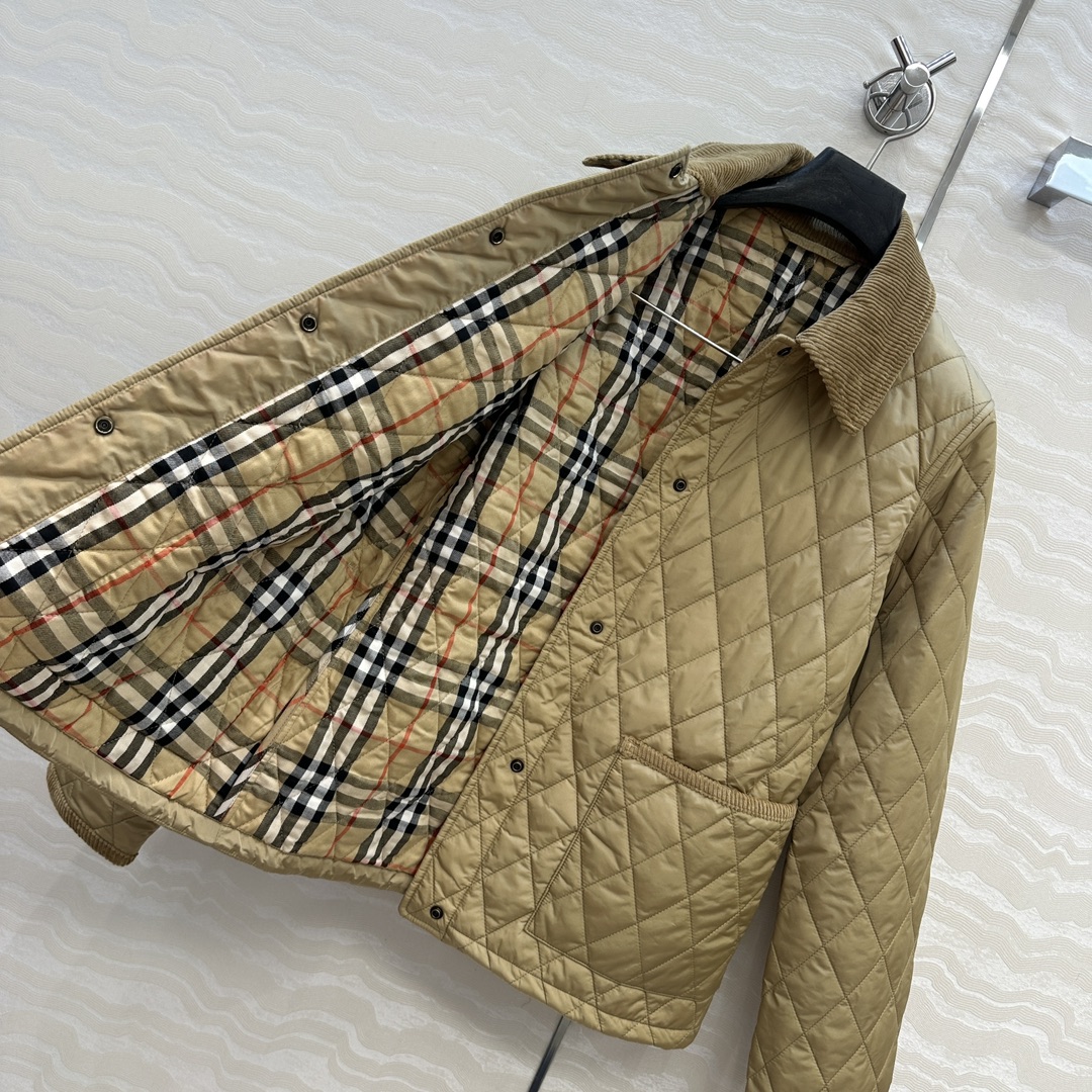 独家首发❤️原单品质，B代购爆款，双面菱形绗缝夹棉外套，撞色灯芯绒领设计中长款棉服。低调又时髦内衬Vin