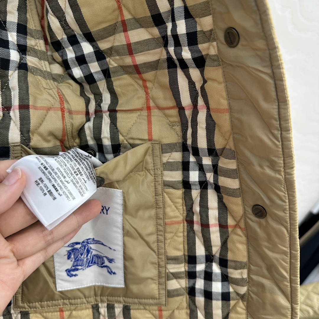 独家首发❤️原单品质，B代购爆款，双面菱形绗缝夹棉外套，撞色灯芯绒领设计中长款棉服。低调又时髦内衬Vin