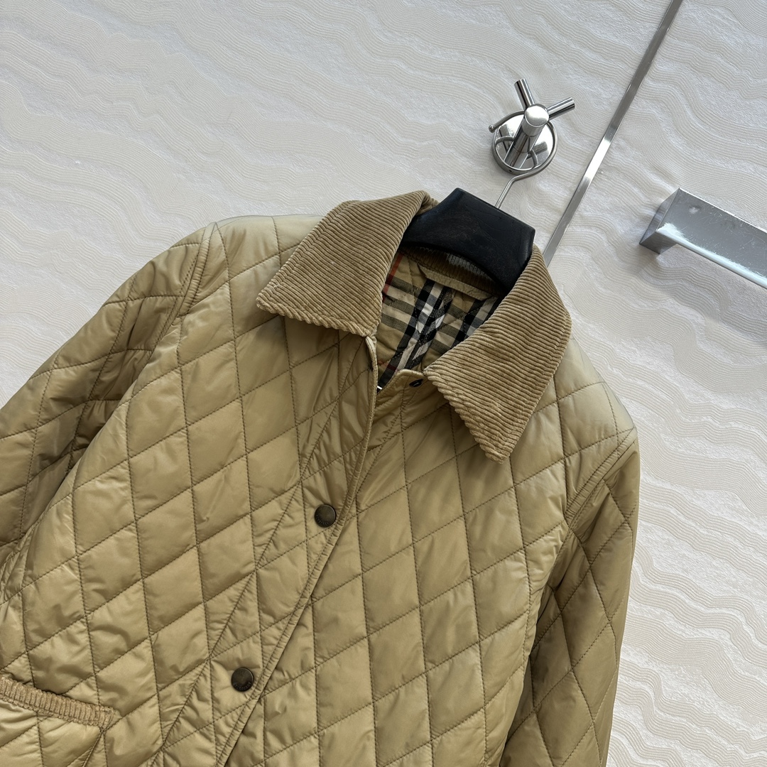 独家首发❤️原单品质，B代购爆款，双面菱形绗缝夹棉外套，撞色灯芯绒领设计中长款棉服。低调又时髦内衬Vin