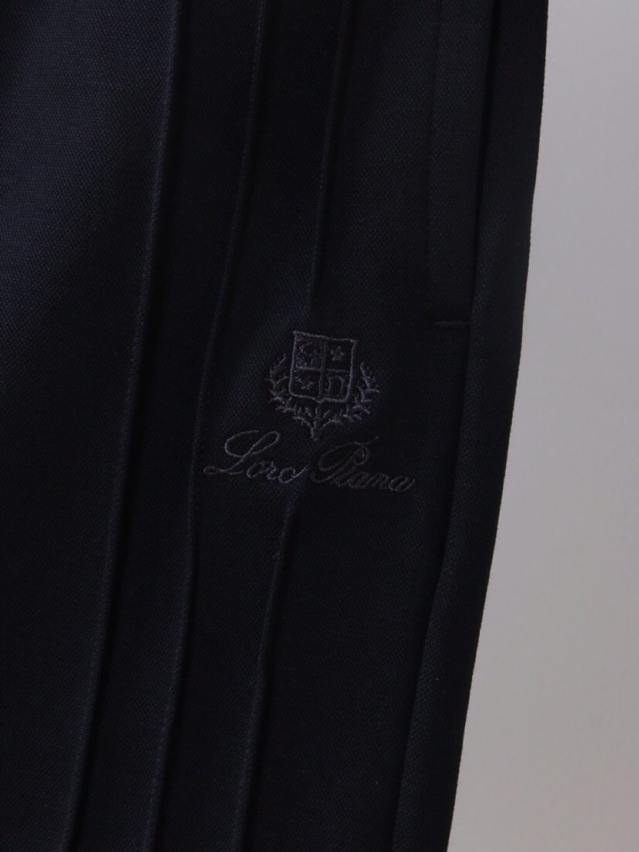 Loro Piana 诺悠翩雅lP🆕 老钱风男士菱格纹轻奢短裤夏日炎炎，收到lP🆕的清新之作，裤腰采用，