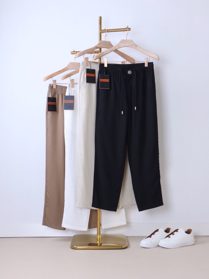 Ermenegildo Zegna 杰尼亚纯天丝休闲裤\n奢品专用面料，透气吸汗，舒适爽滑。出行休闲通勤