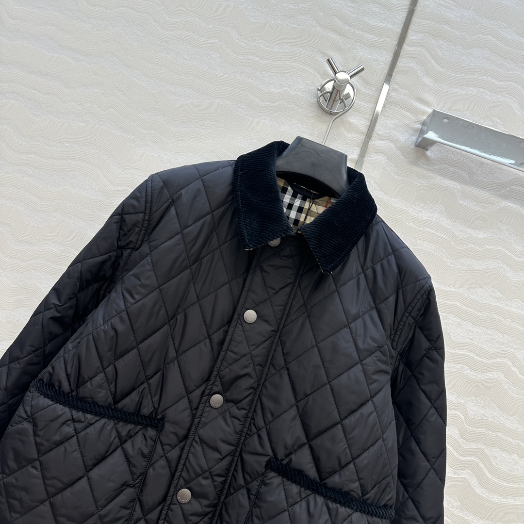 独家首发❤️原单品质，B代购爆款，双面菱形绗缝夹棉外套，撞色灯芯绒领设计短款棉服。低调又时髦内衬Vint