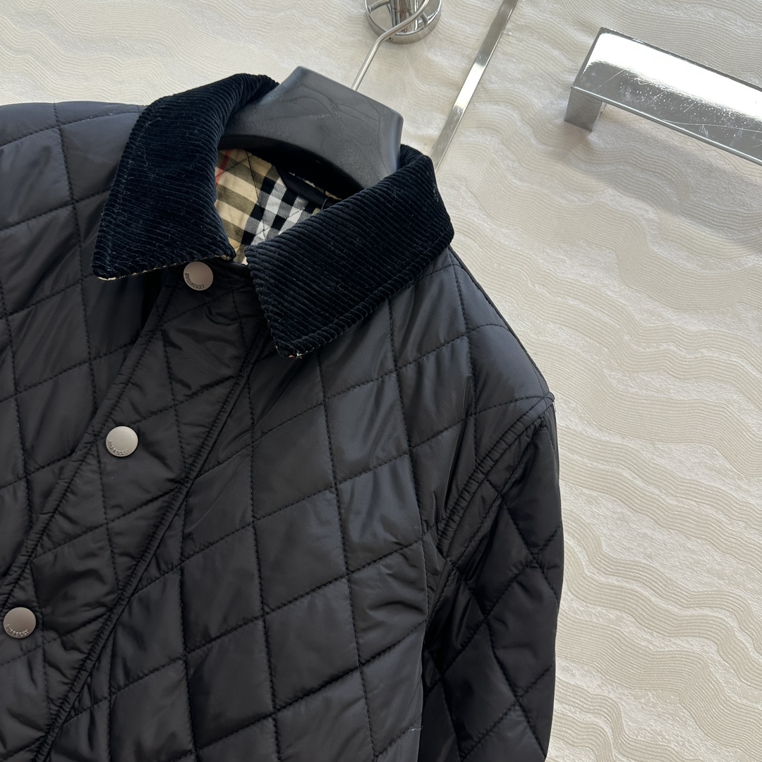 独家首发❤️原单品质，B代购爆款，双面菱形绗缝夹棉外套，撞色灯芯绒领设计短款棉服。低调又时髦内衬Vint