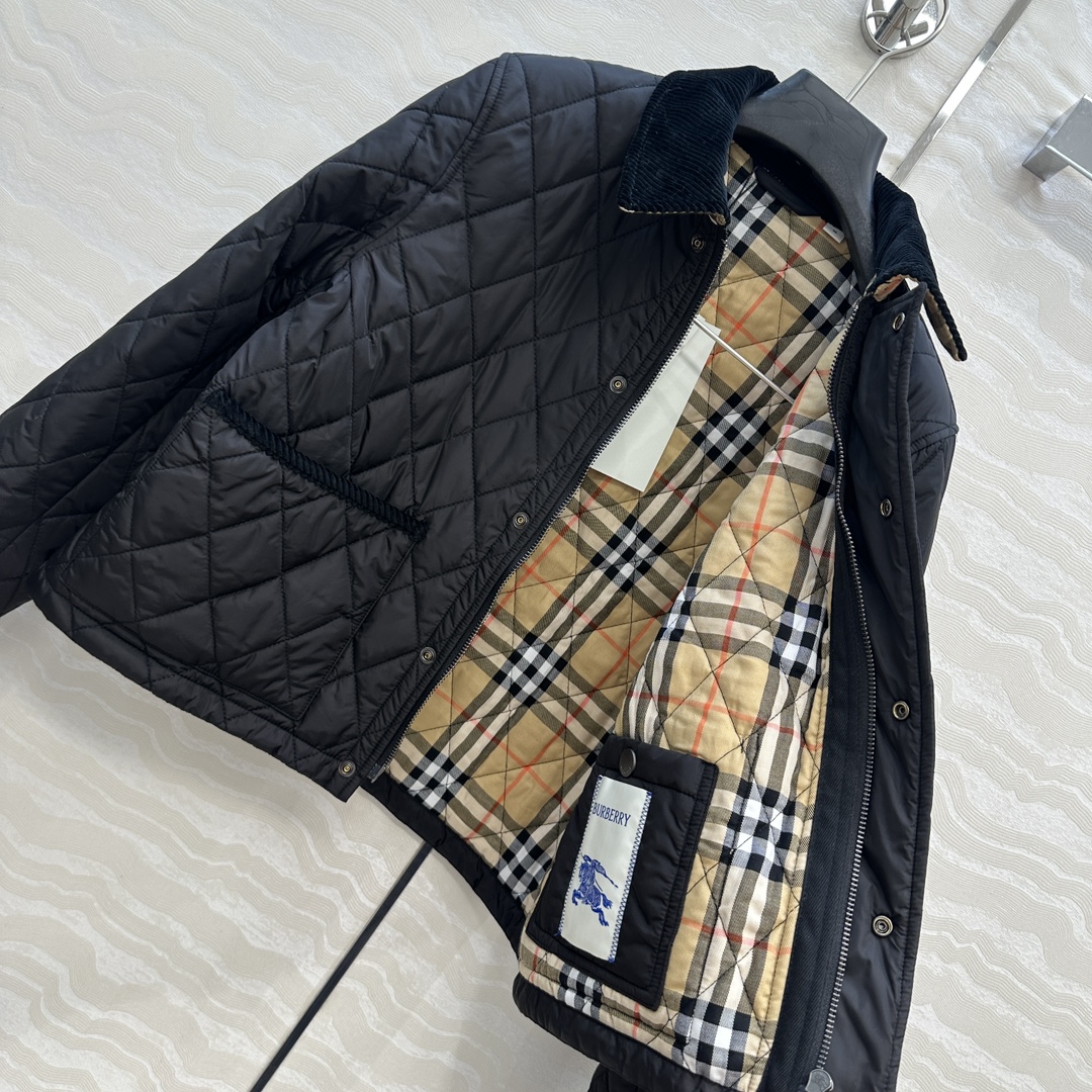 独家首发❤️原单品质，B代购爆款，双面菱形绗缝夹棉外套，撞色灯芯绒领设计短款棉服。低调又时髦内衬Vint