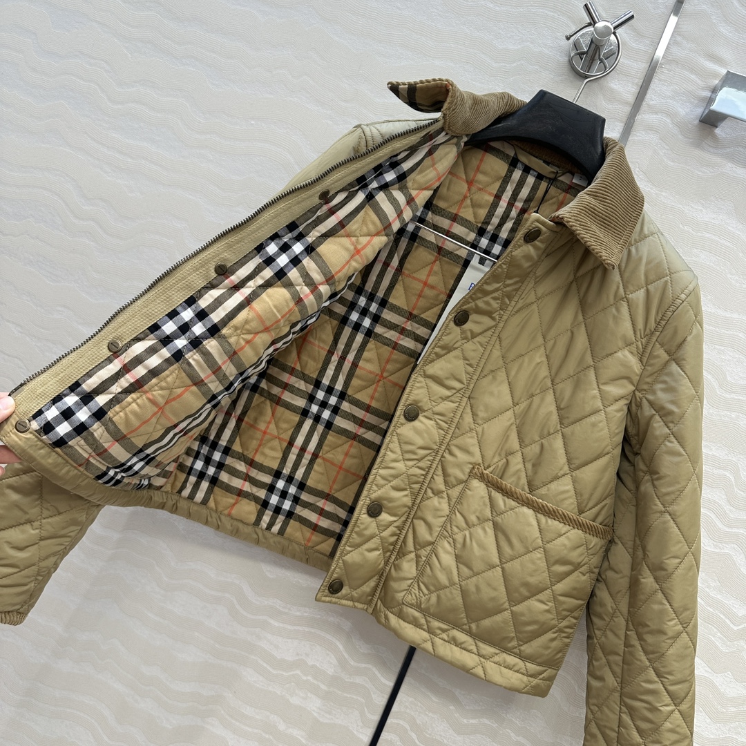 独家首发❤️原单品质，B代购爆款，双面菱形绗缝夹棉外套，撞色灯芯绒领设计短款棉服。低调又时髦内衬Vint