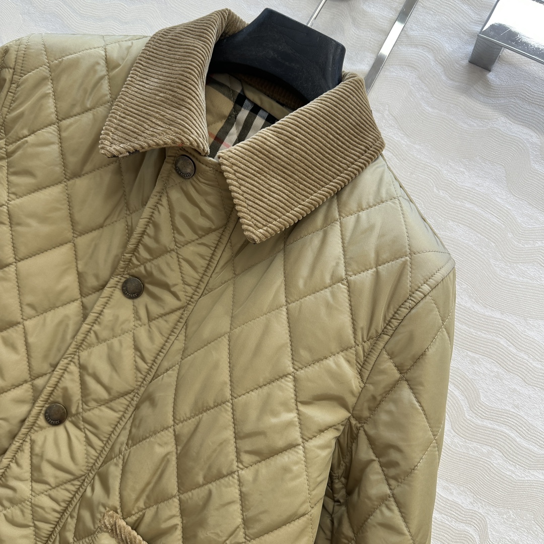 独家首发❤️原单品质，B代购爆款，双面菱形绗缝夹棉外套，撞色灯芯绒领设计短款棉服。低调又时髦内衬Vint