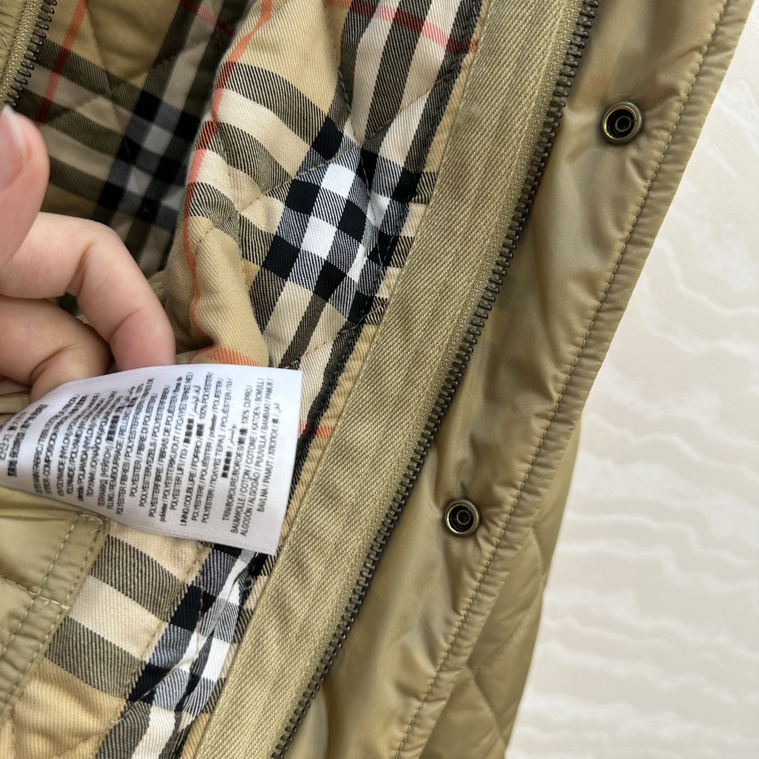 独家首发❤️原单品质，B代购爆款，双面菱形绗缝夹棉外套，撞色灯芯绒领设计短款棉服。低调又时髦内衬Vint