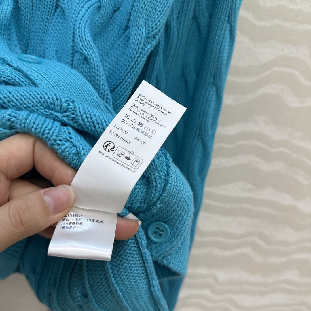 独家首发❤️原单品质，Lw高智感穿搭！早秋必入 长期主义开衫 ，一颗金纽扣，刺绣logo圆领开衫小外套！