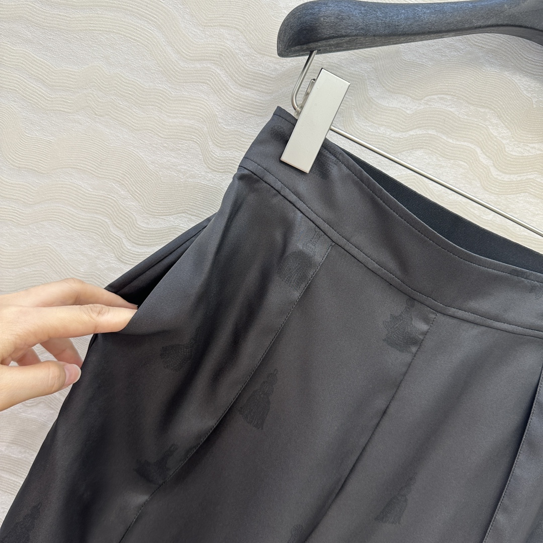 独家首发，原单品质💕 H系25s早秋新品💕Palefroi Remix图案定位印花真丝阔腿直筒裤！100