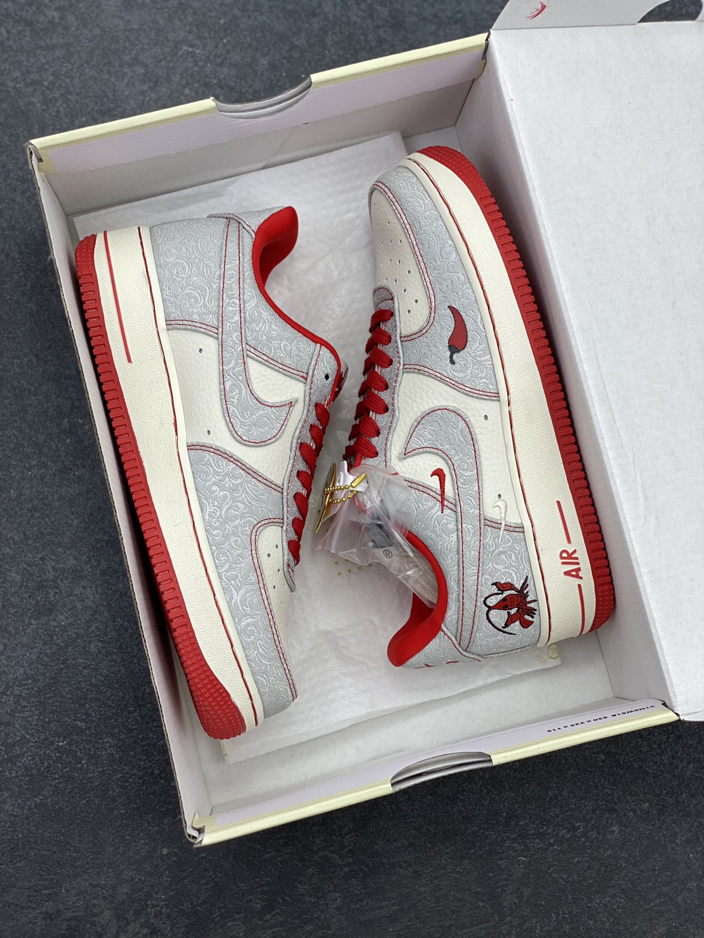 图片[9]-NIke Air Force 1 \’07 Low 经典三勾–麻辣龙虾 空军一号低帮 运动鞋 休闲鞋 折边针车 工艺难度大 原楦头原纸板 原装鞋盒 原厂鞋底 超高清洁度 细节完美 货号：ZD1988-004 尺码：36 36.5 37.5 38 38.5 39 40 40.5 41 42 42.5 43 44 44.5 45-选品中心