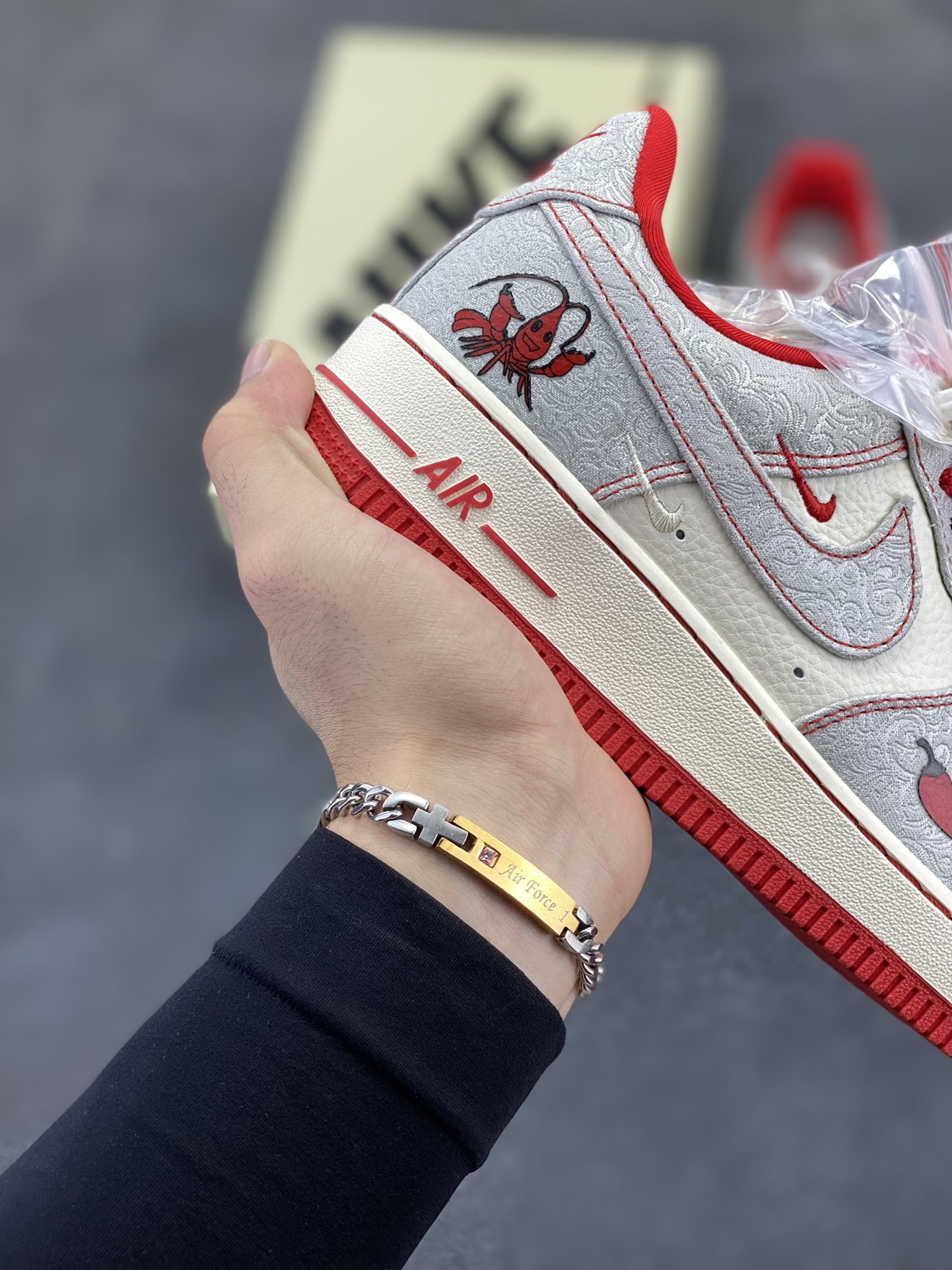 图片[6]-NIke Air Force 1 \’07 Low 经典三勾–麻辣龙虾 空军一号低帮 运动鞋 休闲鞋 折边针车 工艺难度大 原楦头原纸板 原装鞋盒 原厂鞋底 超高清洁度 细节完美 货号：ZD1988-004 尺码：36 36.5 37.5 38 38.5 39 40 40.5 41 42 42.5 43 44 44.5 45-选品中心