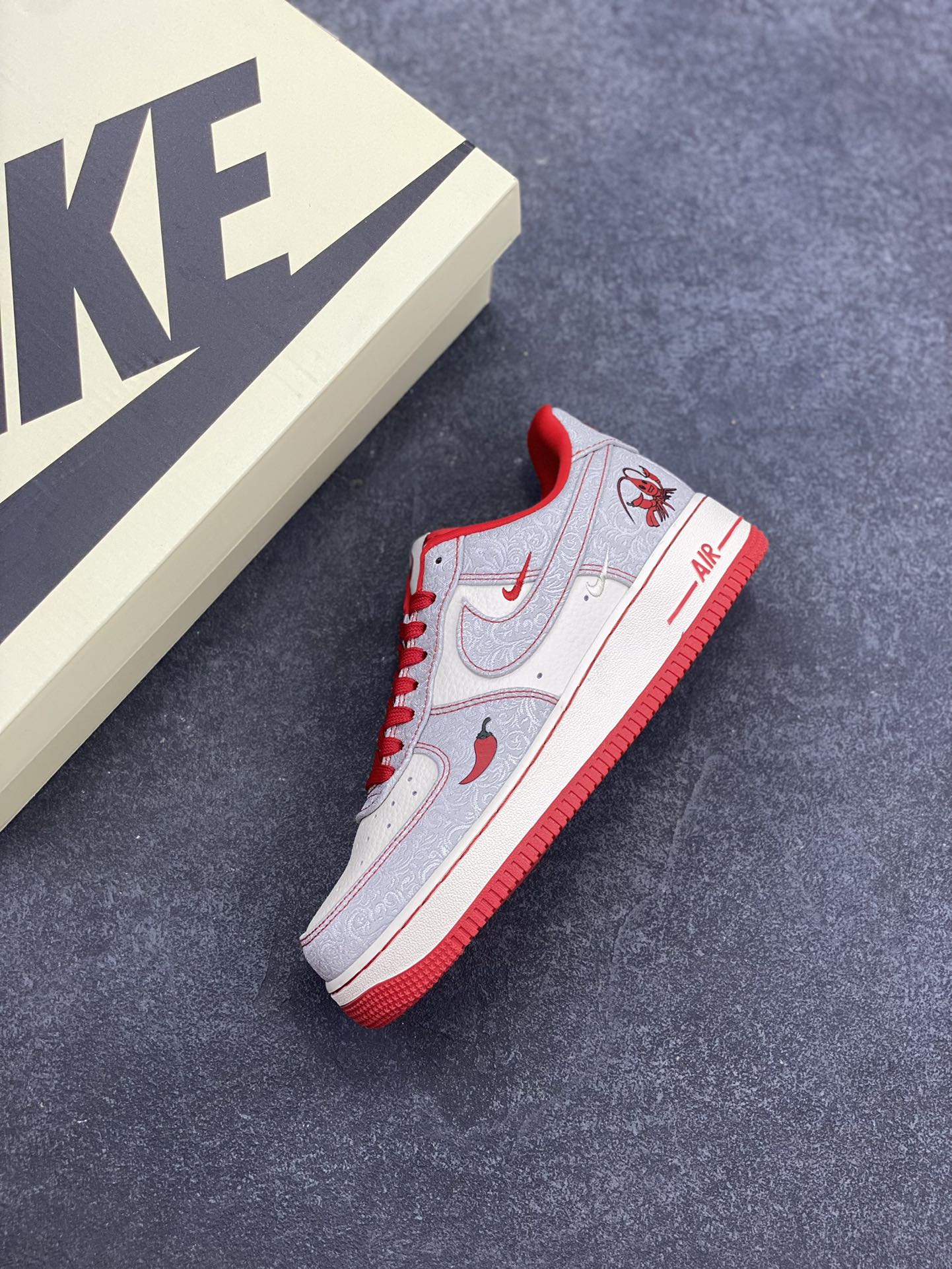 图片[7]-NIke Air Force 1 \’07 Low 经典三勾–麻辣龙虾 空军一号低帮 运动鞋 休闲鞋 折边针车 工艺难度大 原楦头原纸板 原装鞋盒 原厂鞋底 超高清洁度 细节完美 货号：ZD1988-004 尺码：36 36.5 37.5 38 38.5 39 40 40.5 41 42 42.5 43 44 44.5 45-选品中心