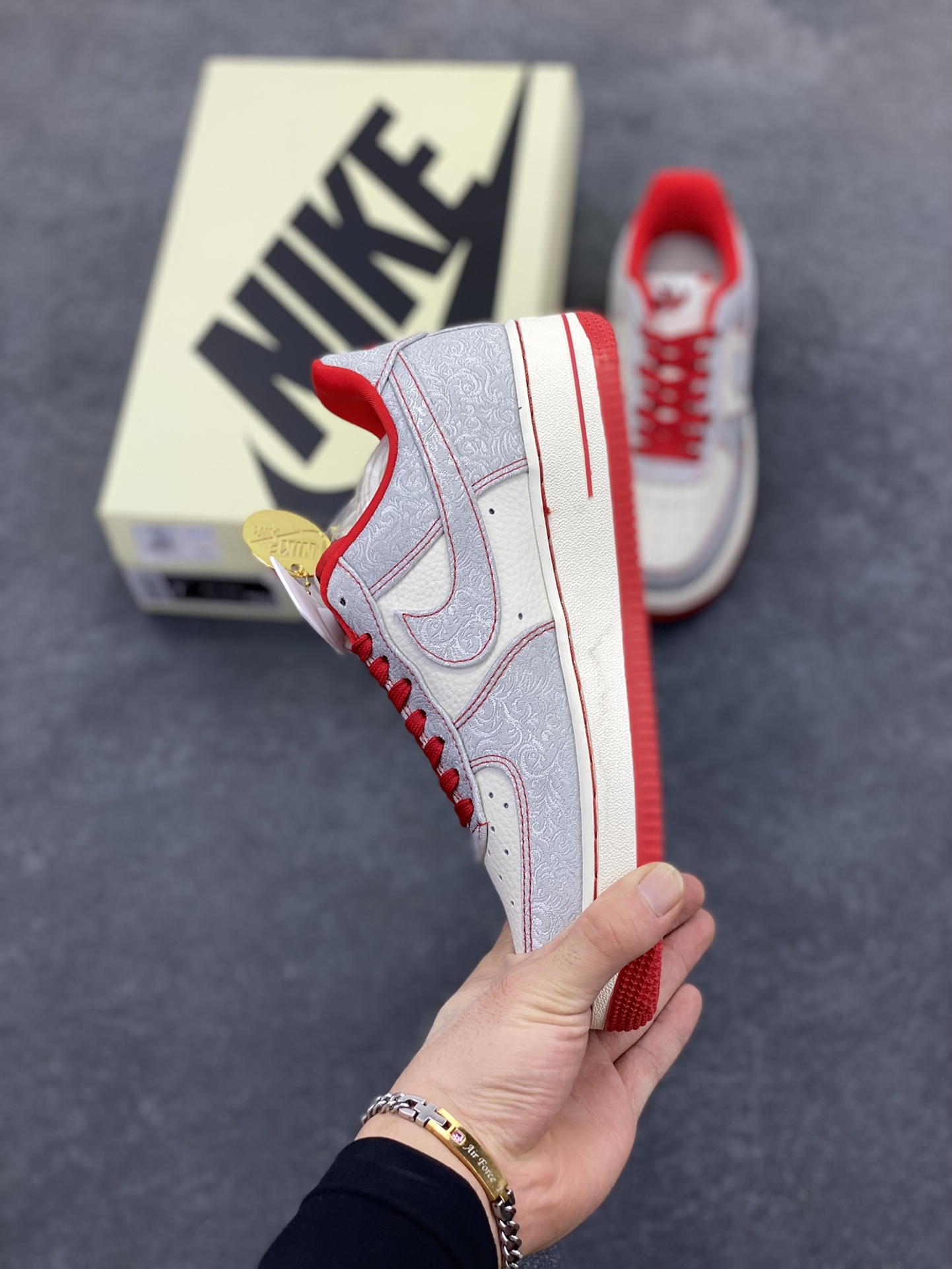 图片[3]-NIke Air Force 1 \’07 Low 经典三勾–麻辣龙虾 空军一号低帮 运动鞋 休闲鞋 折边针车 工艺难度大 原楦头原纸板 原装鞋盒 原厂鞋底 超高清洁度 细节完美 货号：ZD1988-004 尺码：36 36.5 37.5 38 38.5 39 40 40.5 41 42 42.5 43 44 44.5 45-选品中心