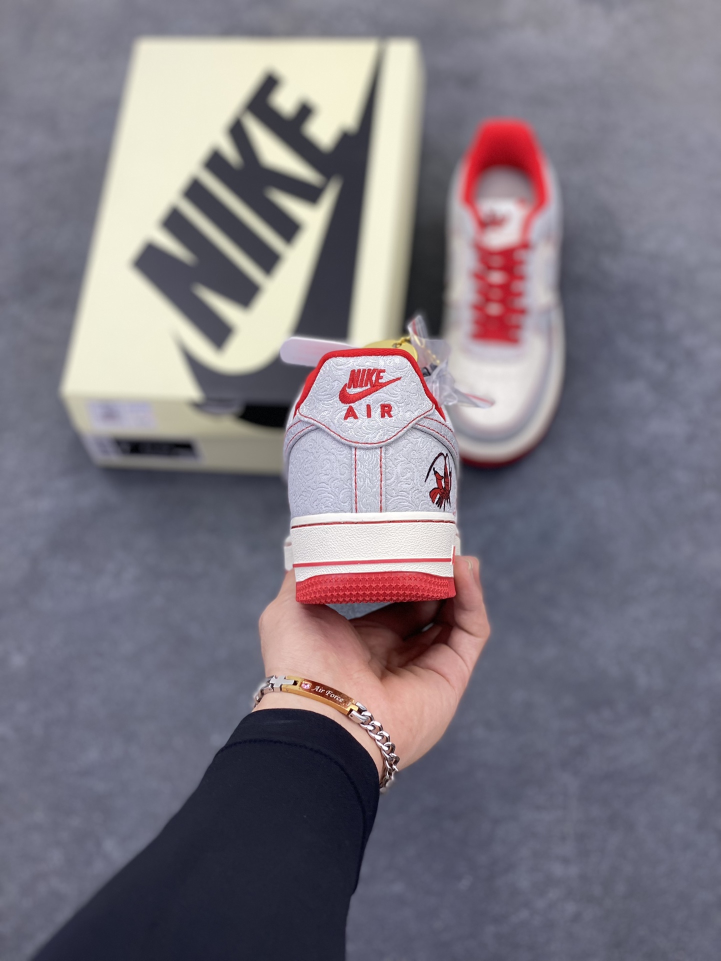 图片[4]-NIke Air Force 1 \’07 Low 经典三勾–麻辣龙虾 空军一号低帮 运动鞋 休闲鞋 折边针车 工艺难度大 原楦头原纸板 原装鞋盒 原厂鞋底 超高清洁度 细节完美 货号：ZD1988-004 尺码：36 36.5 37.5 38 38.5 39 40 40.5 41 42 42.5 43 44 44.5 45-选品中心