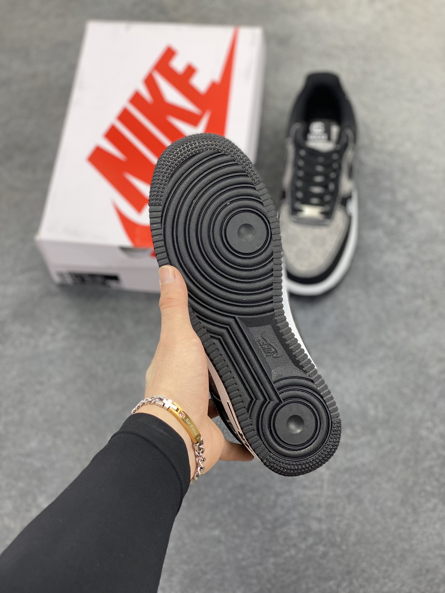 图片[5]-NIke Air Force 1 \’07 Low “古驰联名——荔纹印花”空军一号 低帮 运动鞋 休闲鞋 折边针车 工艺难度大 原楦头原纸板 原装鞋盒 定制五金配件 内置全掌气垫 原厂鞋底 货号：AH8462-002 尺码：36 36.5 37.5 38 38.5 39 40 40.5 41 42 42.5 43 44 44.5 45-选品中心