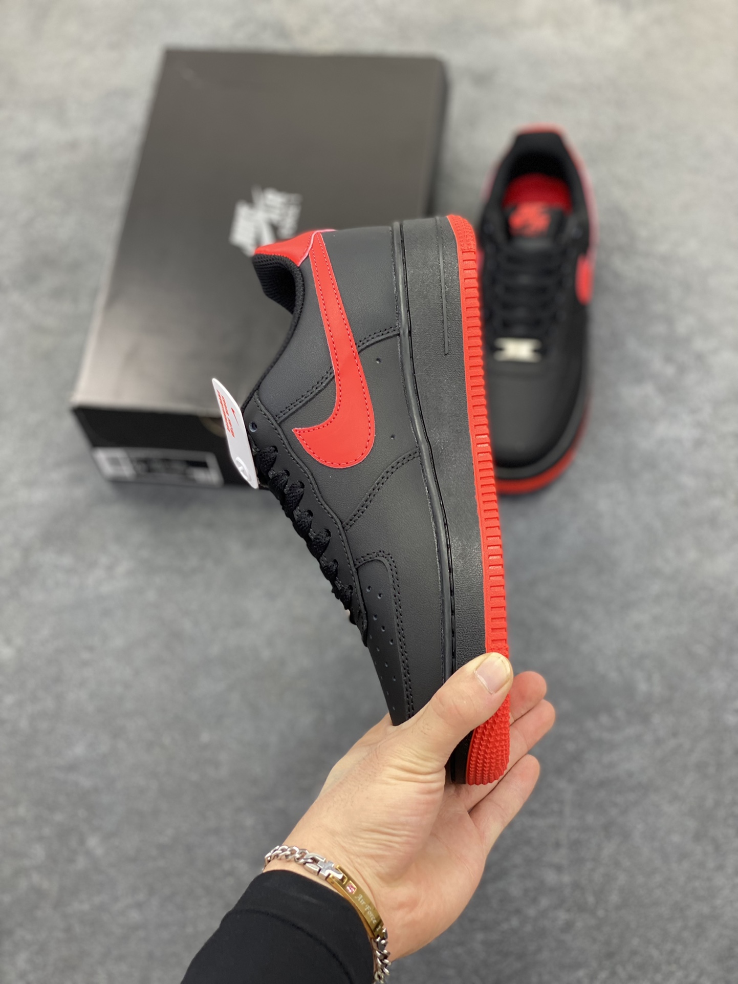 图片[3]-Nike Air Force 1 Low 07 黑红 原楦头原纸板 打造纯正低帮空军版型 专注外贸渠道 全掌内置蜂窝气垫 原盒配件 原厂中底钢印、拉帮完美 货号：FJ4146-002 尺码：36 37.5 38 39 40 40.5 41 42 42.5 43 44 45-选品中心