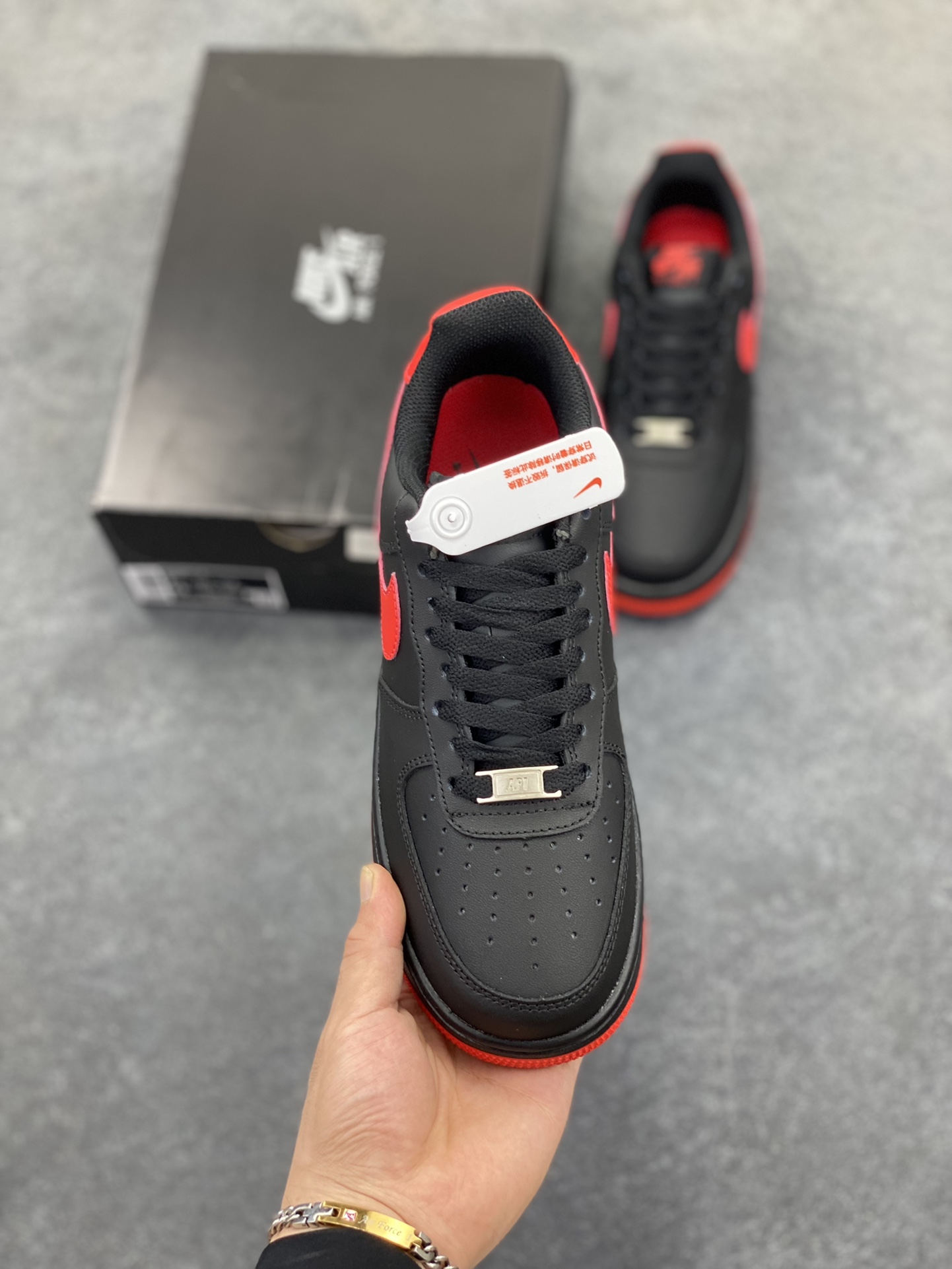 图片[2]-Nike Air Force 1 Low 07 黑红 原楦头原纸板 打造纯正低帮空军版型 专注外贸渠道 全掌内置蜂窝气垫 原盒配件 原厂中底钢印、拉帮完美 货号：FJ4146-002 尺码：36 37.5 38 39 40 40.5 41 42 42.5 43 44 45-选品中心