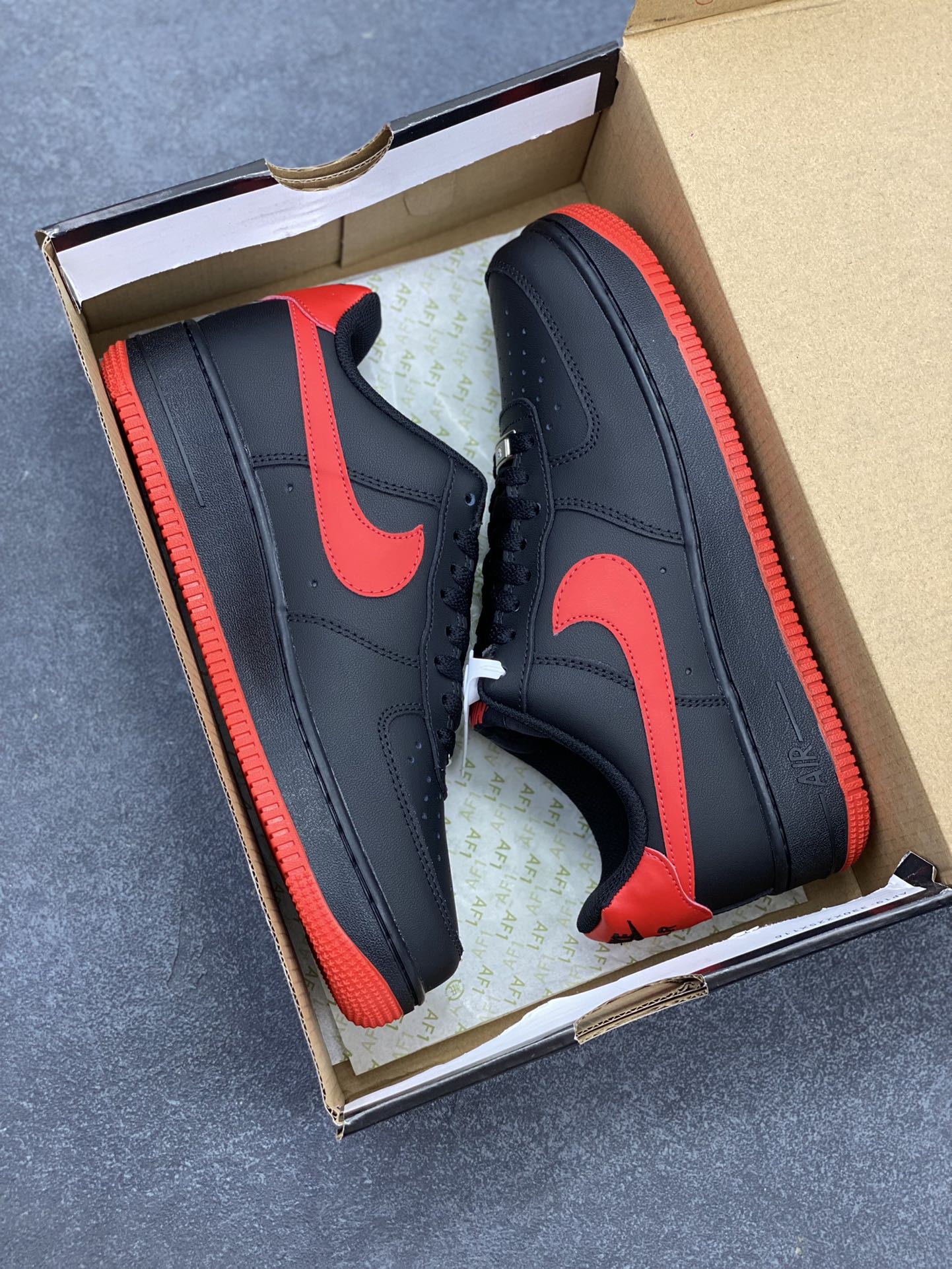 图片[9]-Nike Air Force 1 Low 07 黑红 原楦头原纸板 打造纯正低帮空军版型 专注外贸渠道 全掌内置蜂窝气垫 原盒配件 原厂中底钢印、拉帮完美 货号：FJ4146-002 尺码：36 37.5 38 39 40 40.5 41 42 42.5 43 44 45-选品中心
