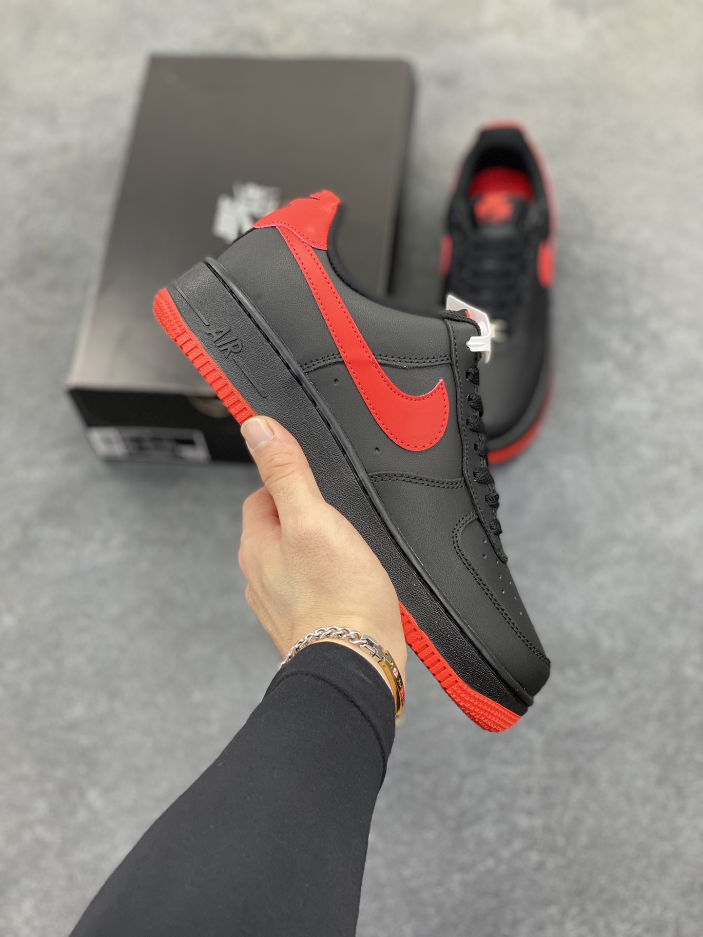 Nike Air Force 1 Low 07 黑红 原楦头原纸板 打造纯正低帮空军版型 专注外贸渠道 全掌内置蜂窝气垫 原盒配件 原厂中底钢印、拉帮完美 货号：FJ4146-002 尺码：36 37.5 38 39 40 40.5 41 42 42.5 43 44 45-选品中心