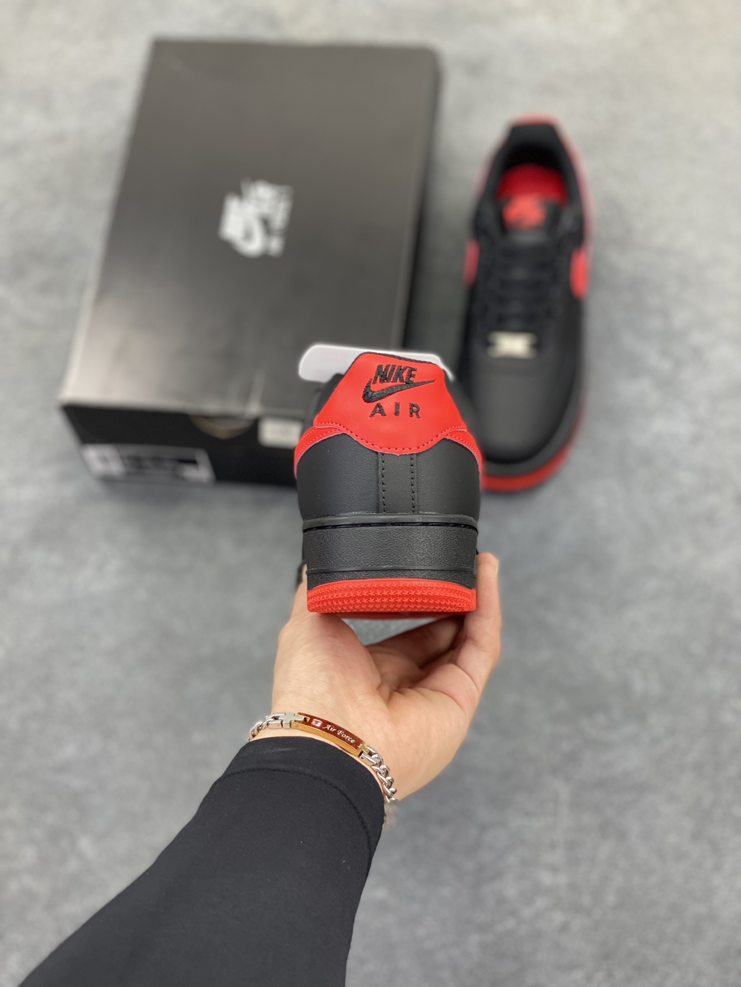 图片[4]-Nike Air Force 1 Low 07 黑红 原楦头原纸板 打造纯正低帮空军版型 专注外贸渠道 全掌内置蜂窝气垫 原盒配件 原厂中底钢印、拉帮完美 货号：FJ4146-002 尺码：36 37.5 38 39 40 40.5 41 42 42.5 43 44 45-选品中心