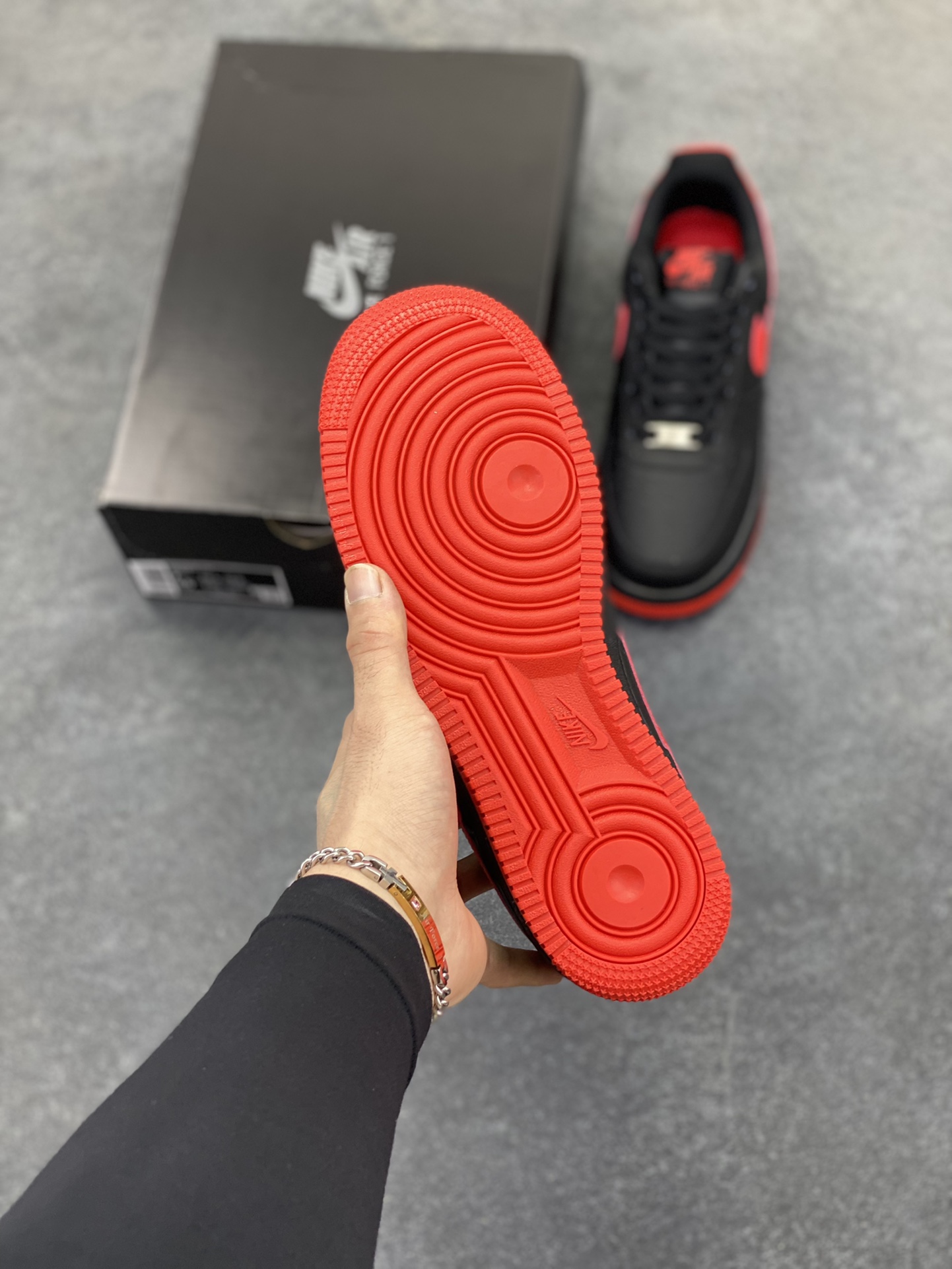 图片[5]-Nike Air Force 1 Low 07 黑红 原楦头原纸板 打造纯正低帮空军版型 专注外贸渠道 全掌内置蜂窝气垫 原盒配件 原厂中底钢印、拉帮完美 货号：FJ4146-002 尺码：36 37.5 38 39 40 40.5 41 42 42.5 43 44 45-选品中心