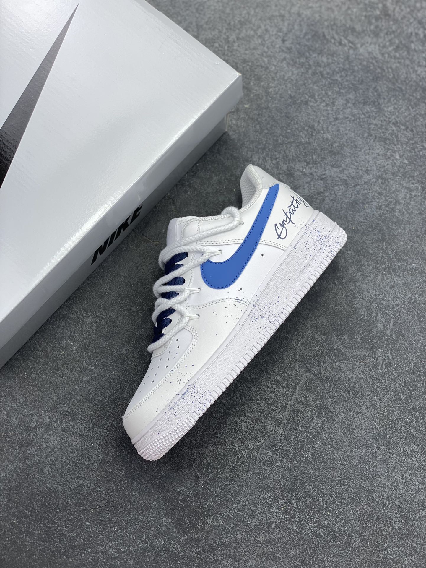 图片[7]-Nike Air Force 1 Low’07 字母涂鸦复古 空军一号低帮休闲板鞋 定制皮料 定制鞋盒 原楦原纸板 纯正空军版型 内置全掌气垫 货号：ZH0316-106 尺码：36 36.5 37.5 38 38.5 39 40 40.5 41 42 42.5 43 44 44.5 45-选品中心