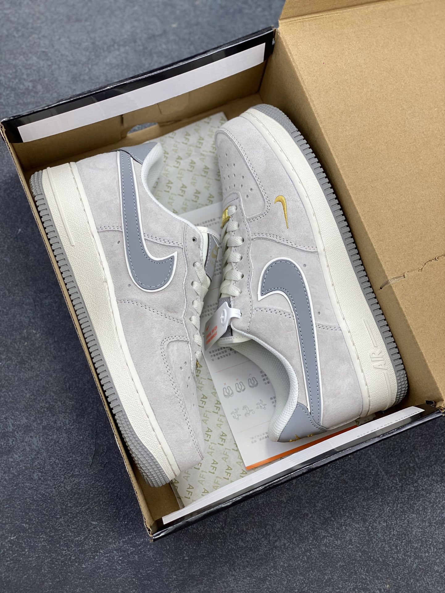 图片[9]-Nike Air Force 1 Low 空军一号低帮百搭休闲运动板鞋。柔软、弹性十足的缓震性能和出色的中底设计，横跨复古与现代的外型结合，造就出风靡全球三十多年的Force 1，直到今天还深受青睐。 货号：KK5636-610 尺码：36 36.5 37.5 38 38.5 39 40 40.5 41 42 42.5 43 44 44.5 45-选品中心