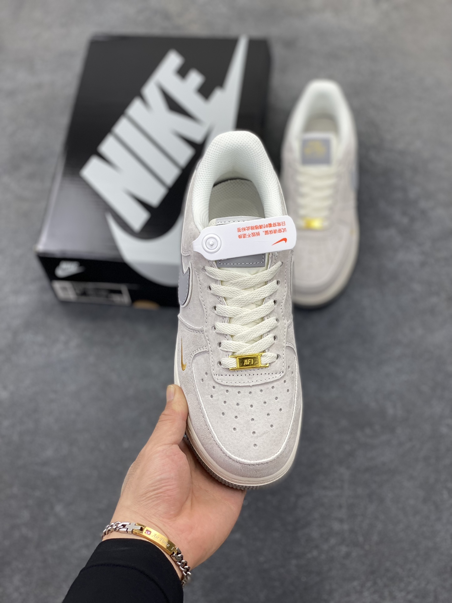 图片[2]-Nike Air Force 1 Low 空军一号低帮百搭休闲运动板鞋。柔软、弹性十足的缓震性能和出色的中底设计，横跨复古与现代的外型结合，造就出风靡全球三十多年的Force 1，直到今天还深受青睐。 货号：KK5636-610 尺码：36 36.5 37.5 38 38.5 39 40 40.5 41 42 42.5 43 44 44.5 45-选品中心