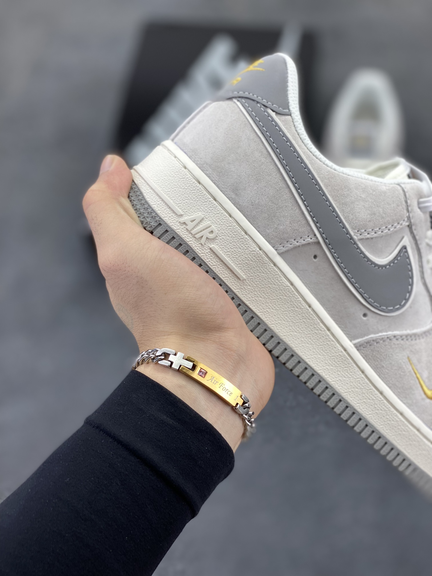 图片[6]-Nike Air Force 1 Low 空军一号低帮百搭休闲运动板鞋。柔软、弹性十足的缓震性能和出色的中底设计，横跨复古与现代的外型结合，造就出风靡全球三十多年的Force 1，直到今天还深受青睐。 货号：KK5636-610 尺码：36 36.5 37.5 38 38.5 39 40 40.5 41 42 42.5 43 44 44.5 45-选品中心