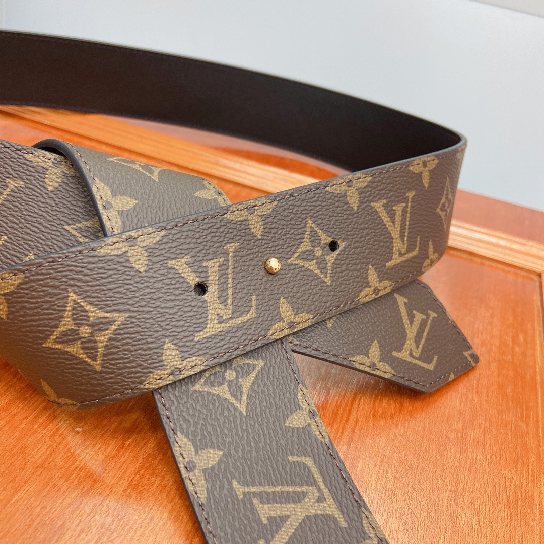 4.5宽双面进口皮，一面帆布，一面小牛皮，管网同步，腰封。