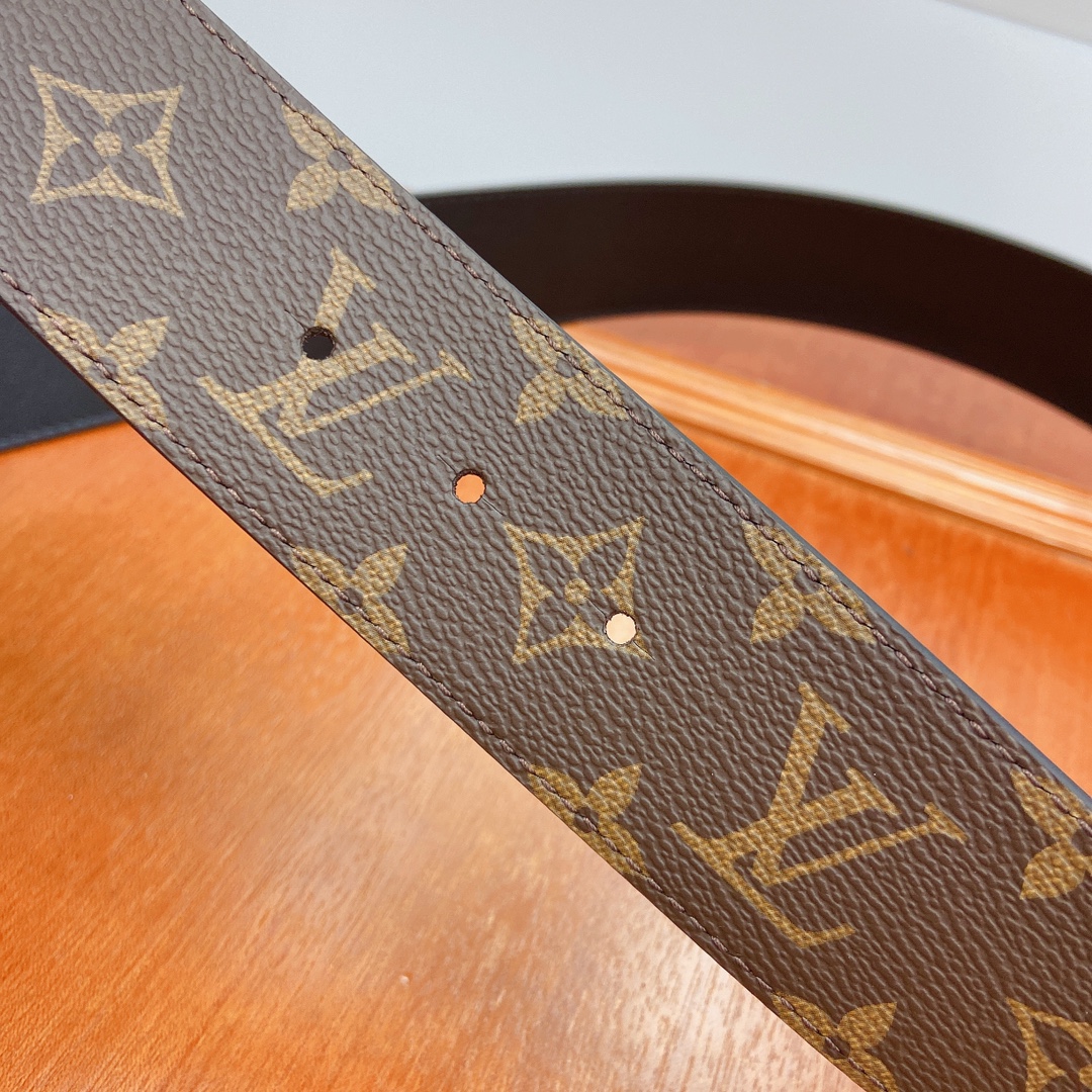 4.5宽双面进口皮，一面帆布，一面小牛皮，管网同步，腰封。