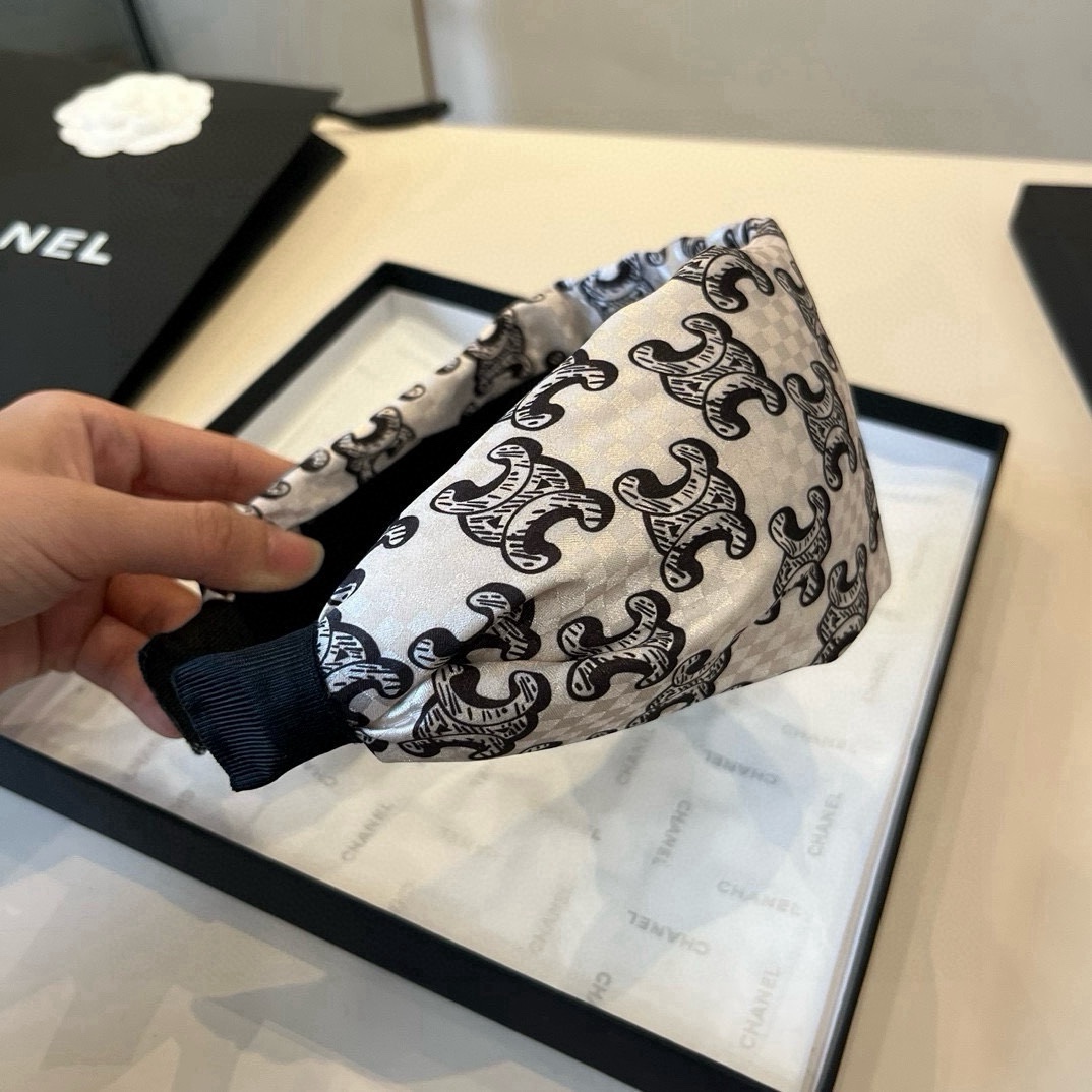🆕

Celine赛琳新款发箍