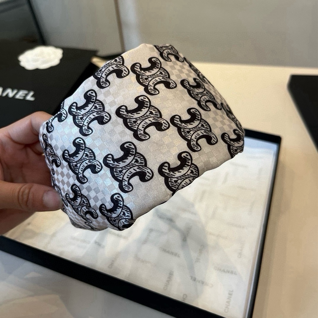 🆕

Celine赛琳新款发箍