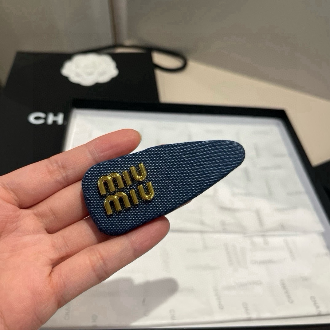 🆕（单个）

miumiu缪缪新款发夹