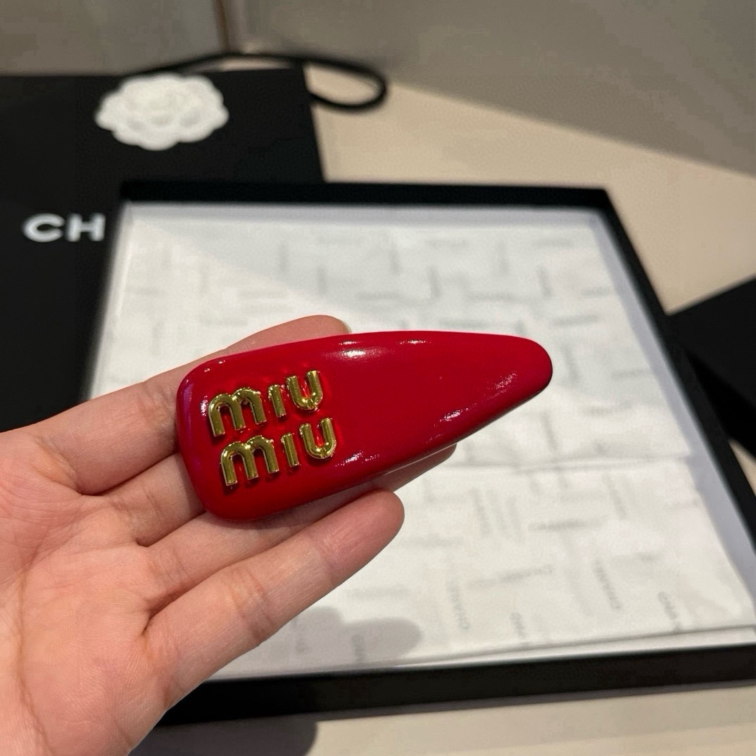 🆕（单个）

miumiu缪缪新款发夹