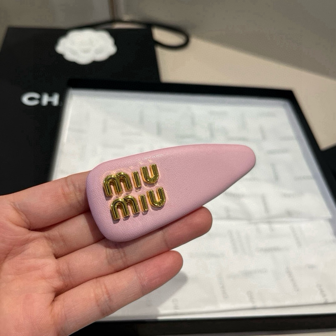 🆕（单个）

miumiu缪缪新款发夹