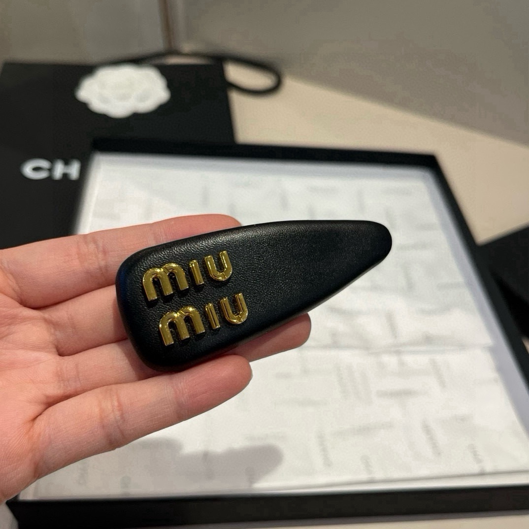 🆕（单个）

miumiu缪缪新款发夹