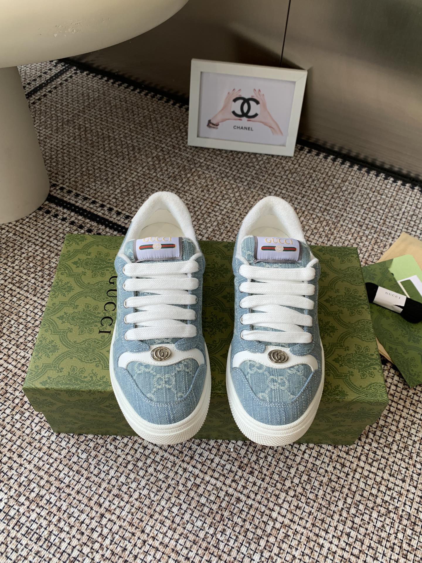 NO:511709,Gucci new color white shoes, invincible and beautiful biscuit shoes, very versatile and super light, retro feel and thick sole, everyone loves it~ Fabric: Original custom imported cowhide, punching process. Inner: Water-dyed sheepskin, exclusive TPU sole with molding, size 35-45 (customized for 45), casual shoes/sports shoes, gucci, sneakers, cowhide, sheepskin19860909Gucci 新色小白鞋 无敌好看又好穿的饼干鞋 很百搭又超级轻 复古感十足搭配厚底 谁都爱~ 面料: 原版定制进口牛皮 冲孔工艺.内里: 水染羊皮里 独家开模的TPU大底 码数35-45（45定做）,休闲鞋/运动鞋,gucci,sneakers,cowhide,sheepskin,Women's Shoes