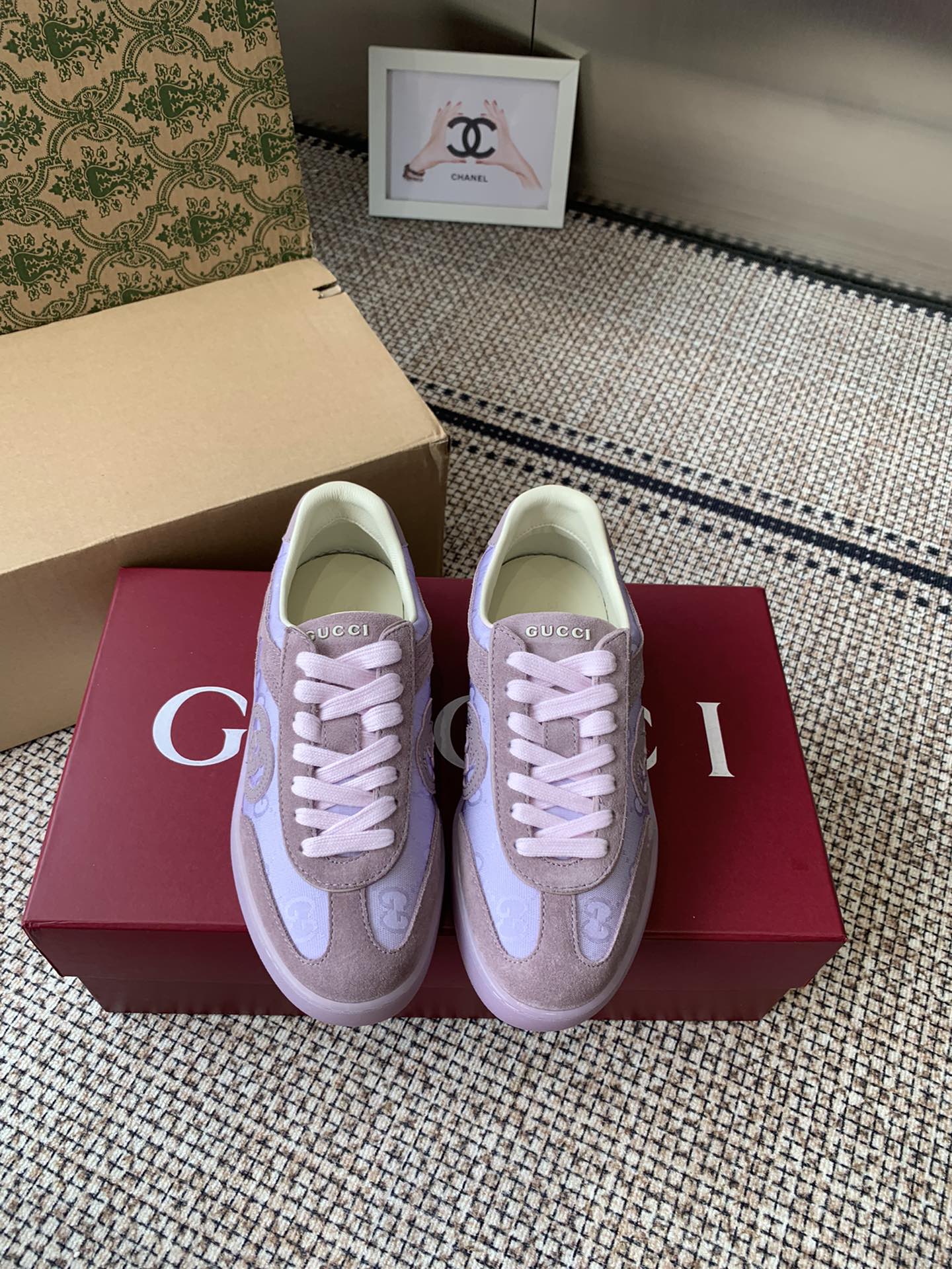 NO:511694,Women's Gucci 25ss new color casual white shoes. Recommended popular models, original TPU sole, original fabric, cowhide inner cowhide footbed, original cover technology, one to one broken bone replica!  Pursuing the ultimate comfort!  Imported fabric beef velvet + mesh fabric, the counter is uniformly packaged. The size is 35-40 (40 customized), casual shoes/sports shoes, gucci, sneakers, cowhide19860909女款Gucci 25ss新色 休闲小白鞋 爆款推荐,原版TPU鞋底、原版面料、牛皮内里牛皮垫脚 原版套楦工艺一比一折骨复刻！舒适追求极致！ 面料进口牛反绒+网布 专柜一致全套包装.码数35-40（40订做）,休闲鞋/运动鞋,gucci,sneakers,cowhide,Women's Shoes