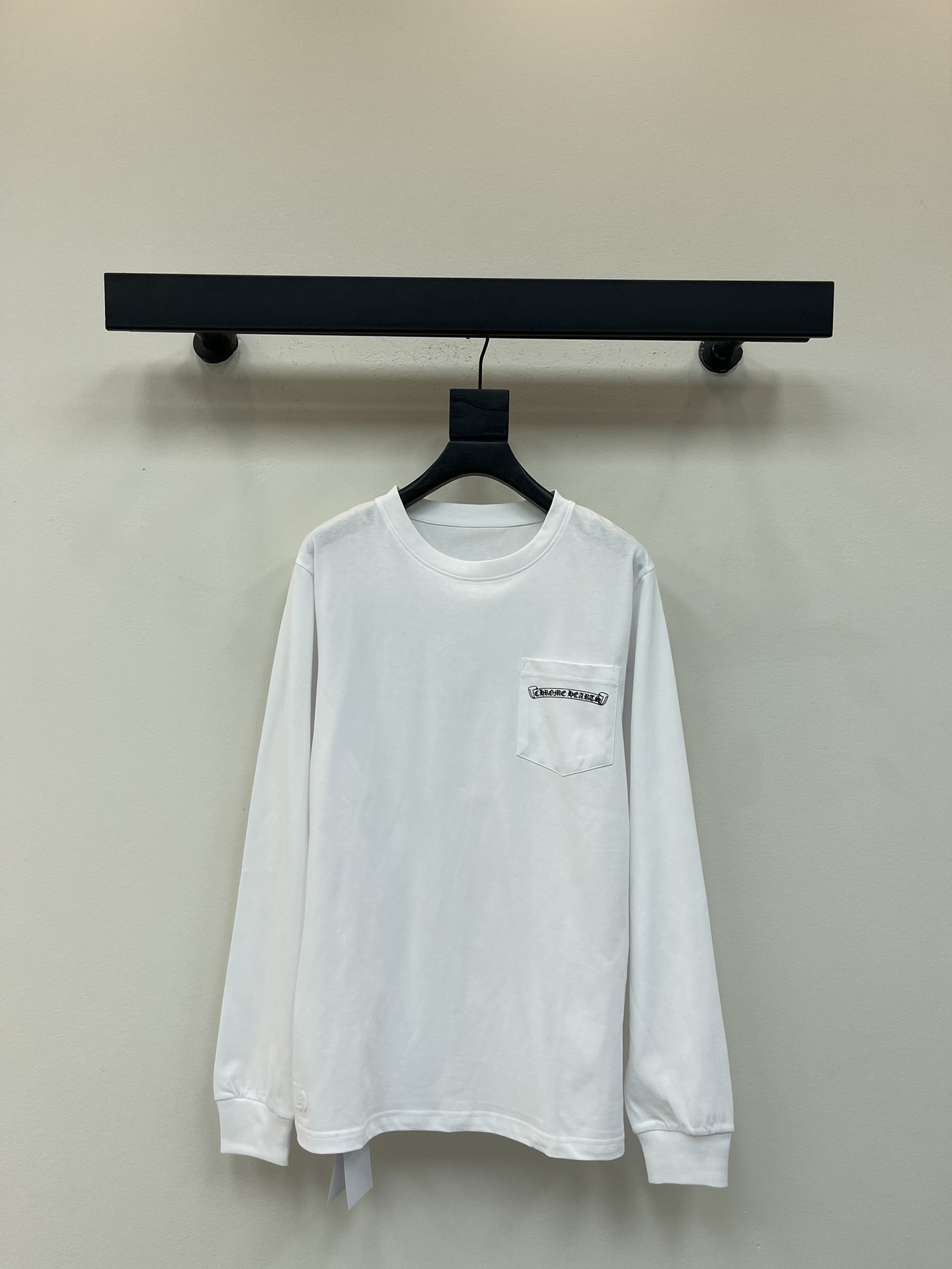 NO:476965,Chrome heart* Croxin Sanskrit printed long-sleeved T. Neck cuffs with high gram heavy threads, fixed woven and dyed double yarn pure cotton fabric, super conspicuous, beautiful and super atmospheric, the same style for men and women! The overall upper body shows fashion and personality, and it is even more popular for couples to wear together!! The same style for men and women!  S-Xl, chrome hearts, chrome hearts, tees, t-shirt, alexander wang19860909Chrome heart*克罗心梵文印花长袖T.领口袖口高克重螺纹,定织定染双纱纯棉面料,超级显眼超级好看超级大气,男女同款!整体上身特彰显时尚和个性,情侣一起穿更是炸街王牌推荐t恤!!男女同款！S-Xl,,chrome hearts,chrome hearts,tees，t-shirt,alexander wang,Women's clothing