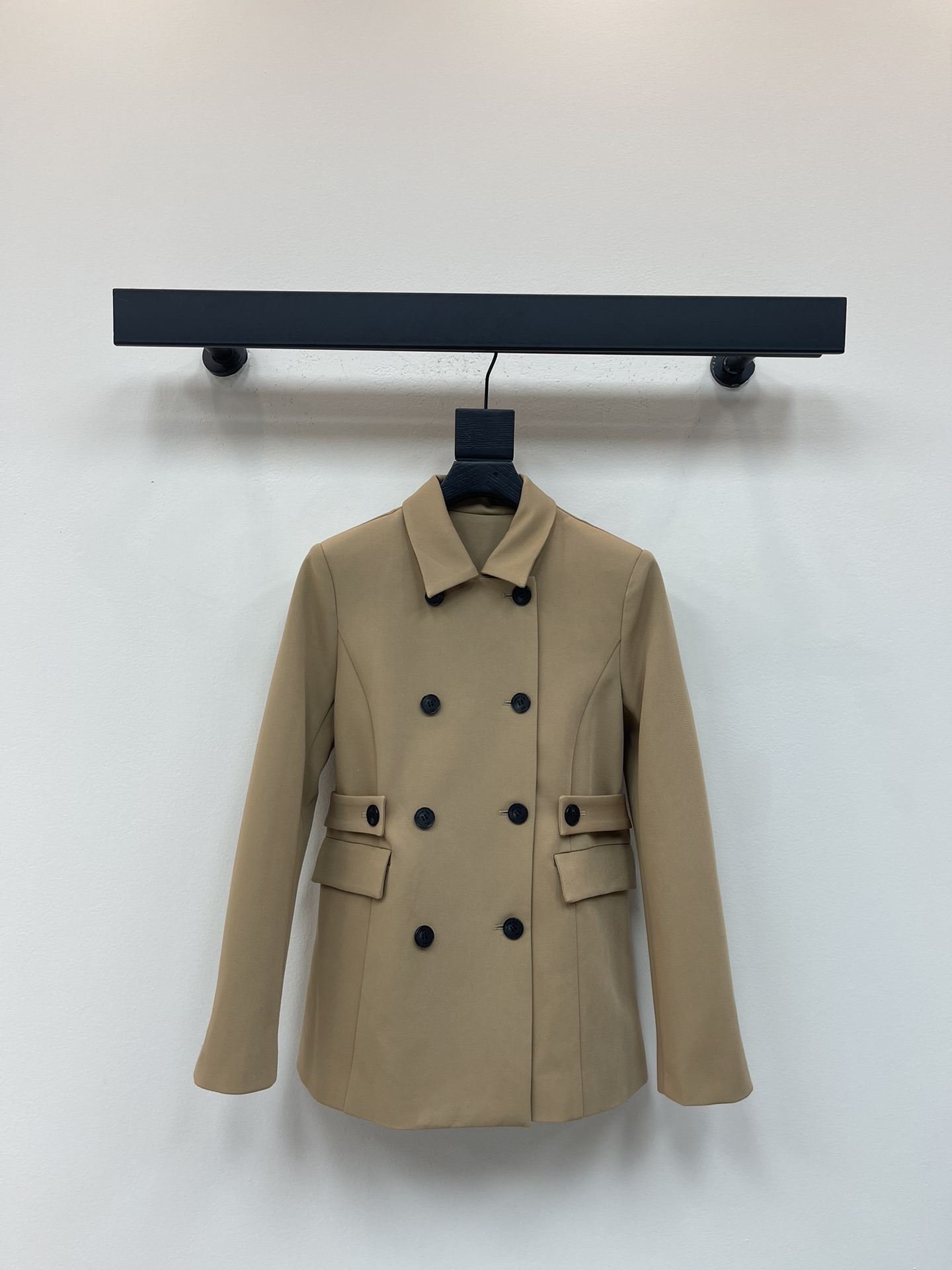 NO:475249,Dio*25 early autumn new suit jacket suit lapel double-breasted design, three-dimensional waist-hugging style, a very crisp feel, slim and tall, paired with logo buttons and embellished with high-end feeling, beautiful, elegant and atmospheric, fashionable and noble upper body temperament goddess style, great color SML, dior, jackets & coats, business suit, alexander wang19860909Dio*25早秋新款西服外套西装翻领双排扣设计,立体收腰版型,挺括感很好,显瘦又高挑,搭配Logo纽扣点缀满满的高级感,搭配腰带装饰,绝美优雅大气,时髦又高贵上身气质女神范,颜色很赞SML,,dior,jackets & coats,business suit,alexander wang,Women's clothing