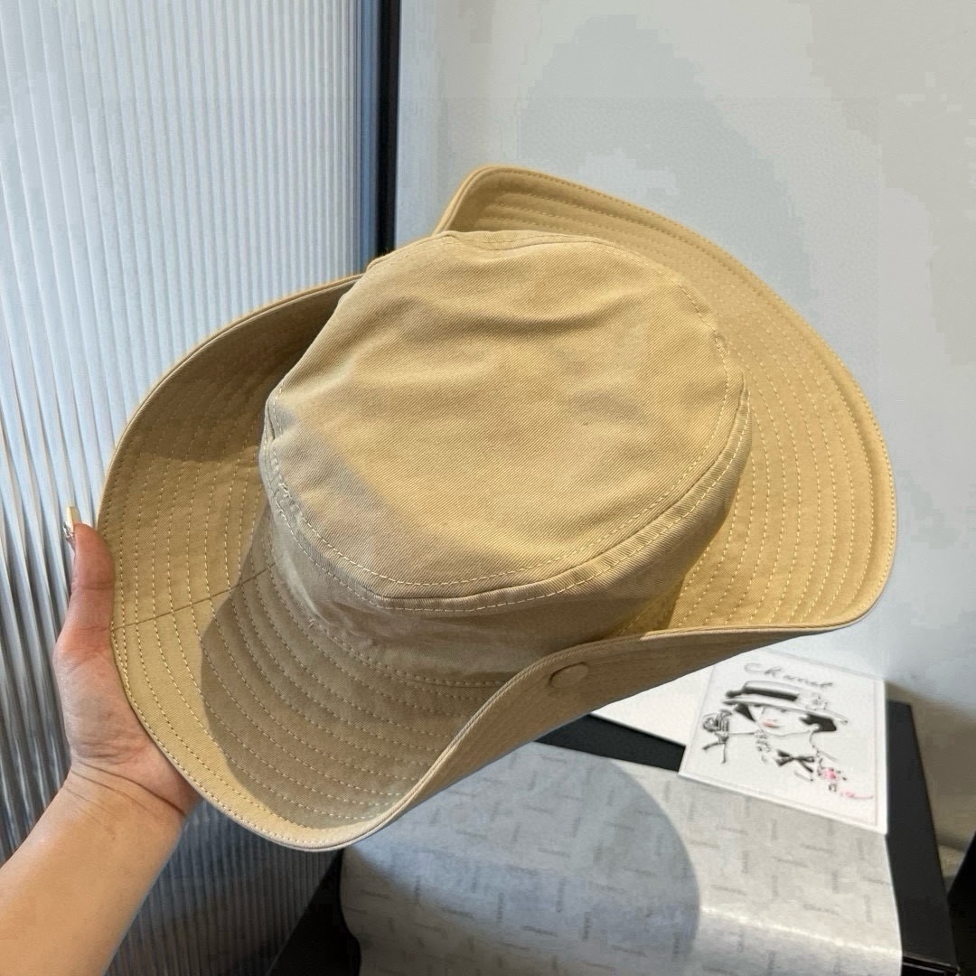 🆕

miumiu缪缪高端牛仔渔夫帽，原单品质，头围57cm