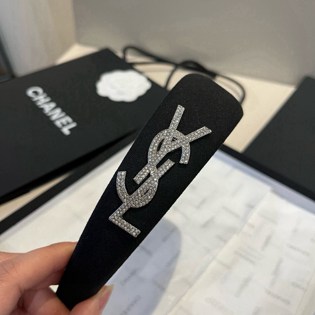🆕

圣罗兰新款发箍